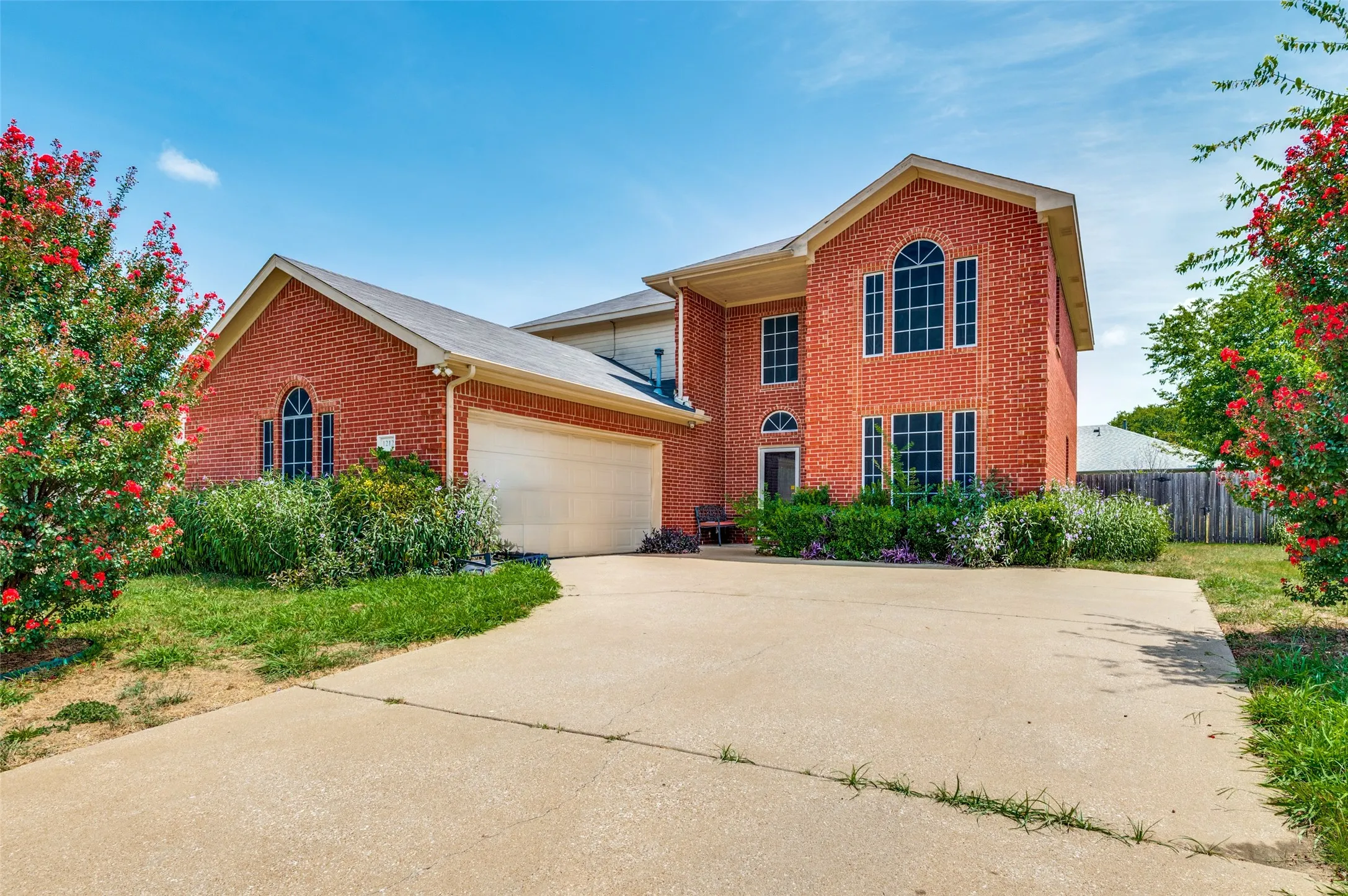 Single Family Residence For Sale in Dallas County , 1212 Rio Bravo Drive, De Soto, Texas 75115, 5 Bedroom, 4 Bathroom, 2 Garage spaces, 2,572 Sqft, built in 2002, mls#21345851, Real Estate Agent in De Soto, Homes For Sale in Dallas county, Homes For Sale in De Soto, Realtor in De Soto Texas, Real Estate Brokerage Independent Realty Texas, Luminita Cordes Realtor