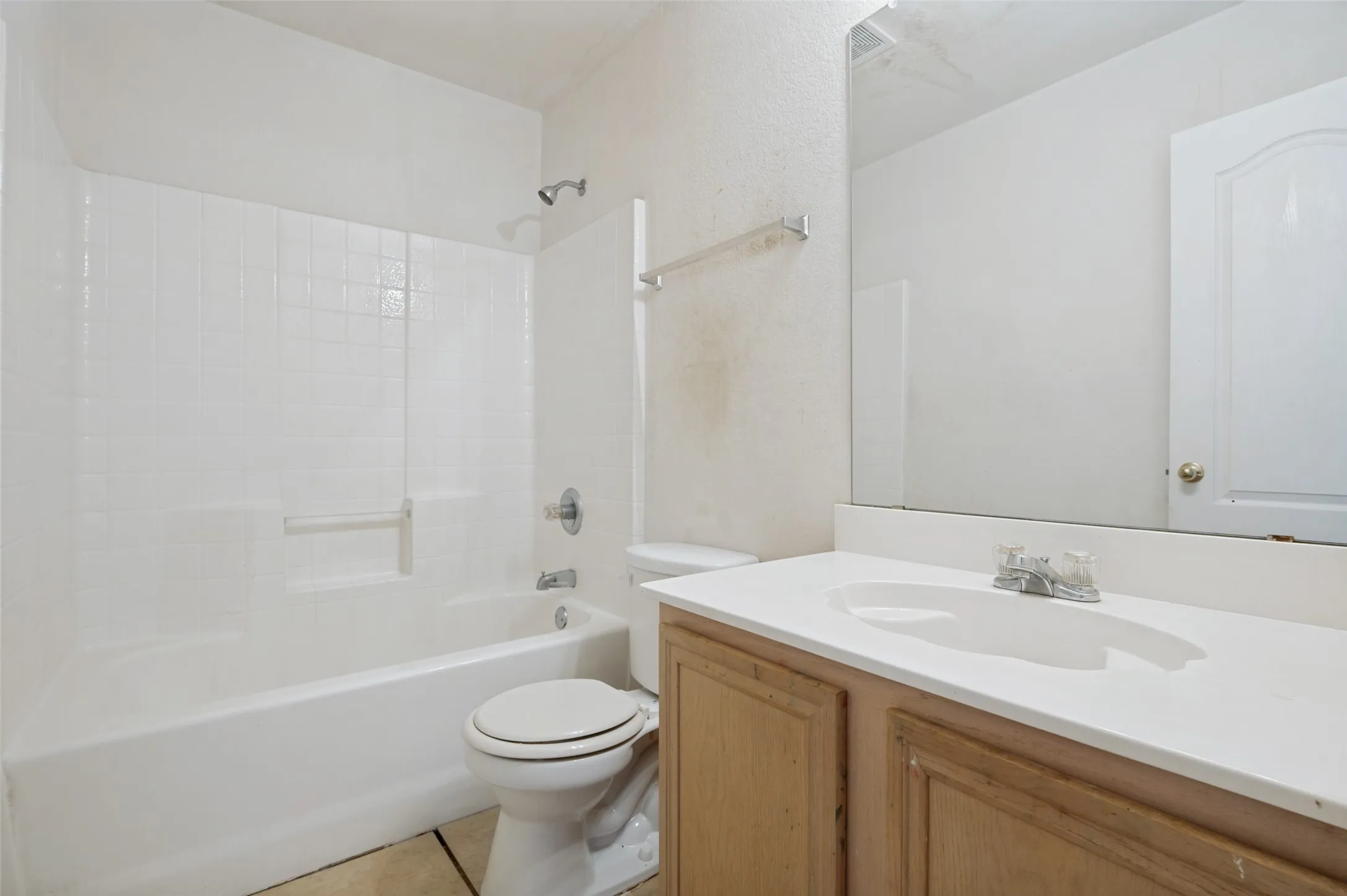 Single Family Residence For Sale in Dallas County , 1212 Rio Bravo Drive, De Soto, Texas 75115, 5 Bedroom, 4 Bathroom, 2 Garage spaces, 2,572 Sqft, built in 2002, mls#21345851, Real Estate Agent in De Soto, Homes For Sale in Dallas county, Homes For Sale in De Soto, Realtor in De Soto Texas, Real Estate Brokerage Independent Realty Texas, Luminita Cordes Realtor