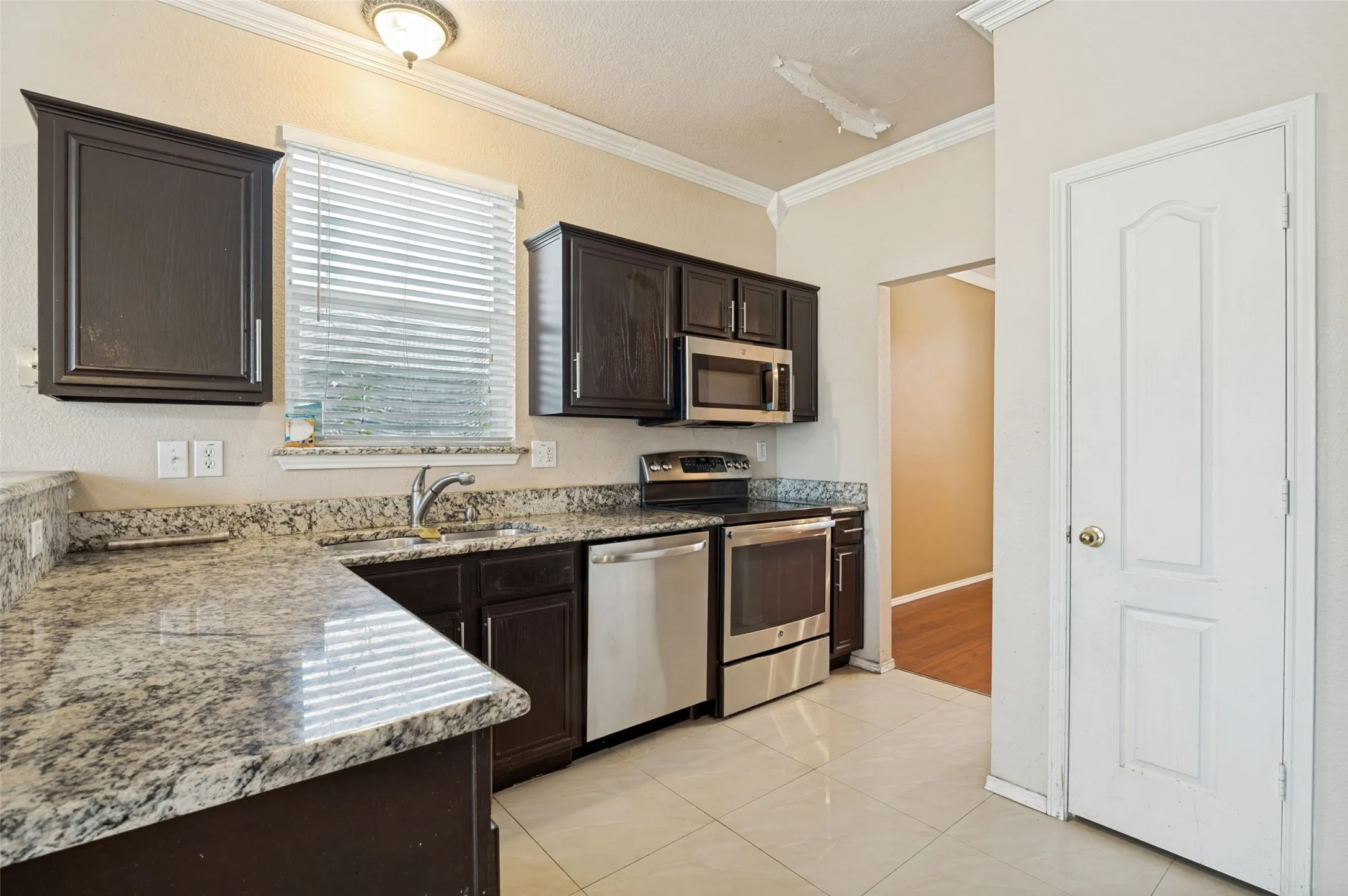 Single Family Residence For Sale in Dallas County , 1212 Rio Bravo Drive, De Soto, Texas 75115, 5 Bedroom, 4 Bathroom, 2 Garage spaces, 2,572 Sqft, built in 2002, mls#21345851, Real Estate Agent in De Soto, Homes For Sale in Dallas county, Homes For Sale in De Soto, Realtor in De Soto Texas, Real Estate Brokerage Independent Realty Texas, Luminita Cordes Realtor