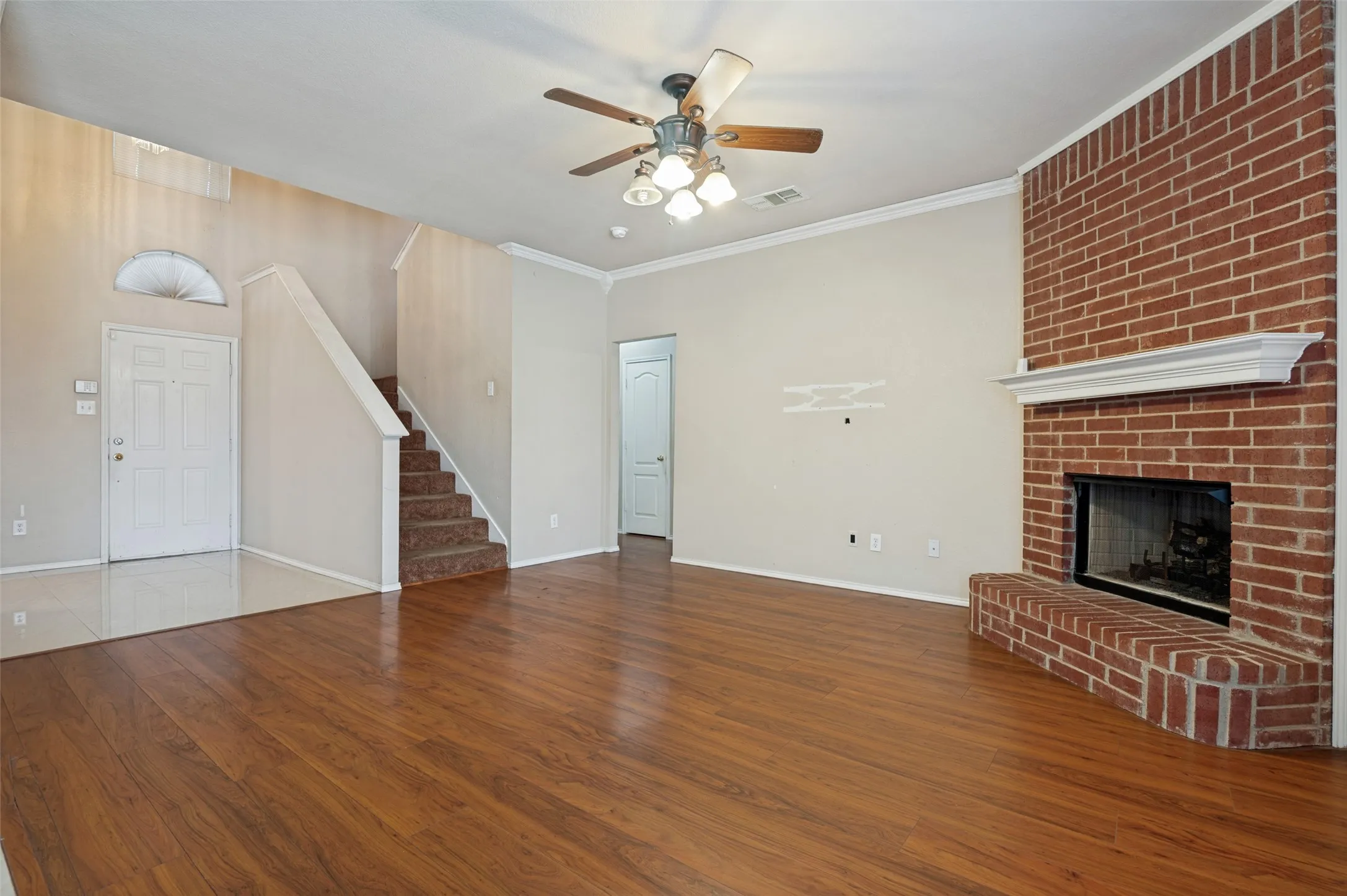 Single Family Residence For Sale in Dallas County , 1212 Rio Bravo Drive, De Soto, Texas 75115, 5 Bedroom, 4 Bathroom, 2 Garage spaces, 2,572 Sqft, built in 2002, mls#21345851, Real Estate Agent in De Soto, Homes For Sale in Dallas county, Homes For Sale in De Soto, Realtor in De Soto Texas, Real Estate Brokerage Independent Realty Texas, Luminita Cordes Realtor