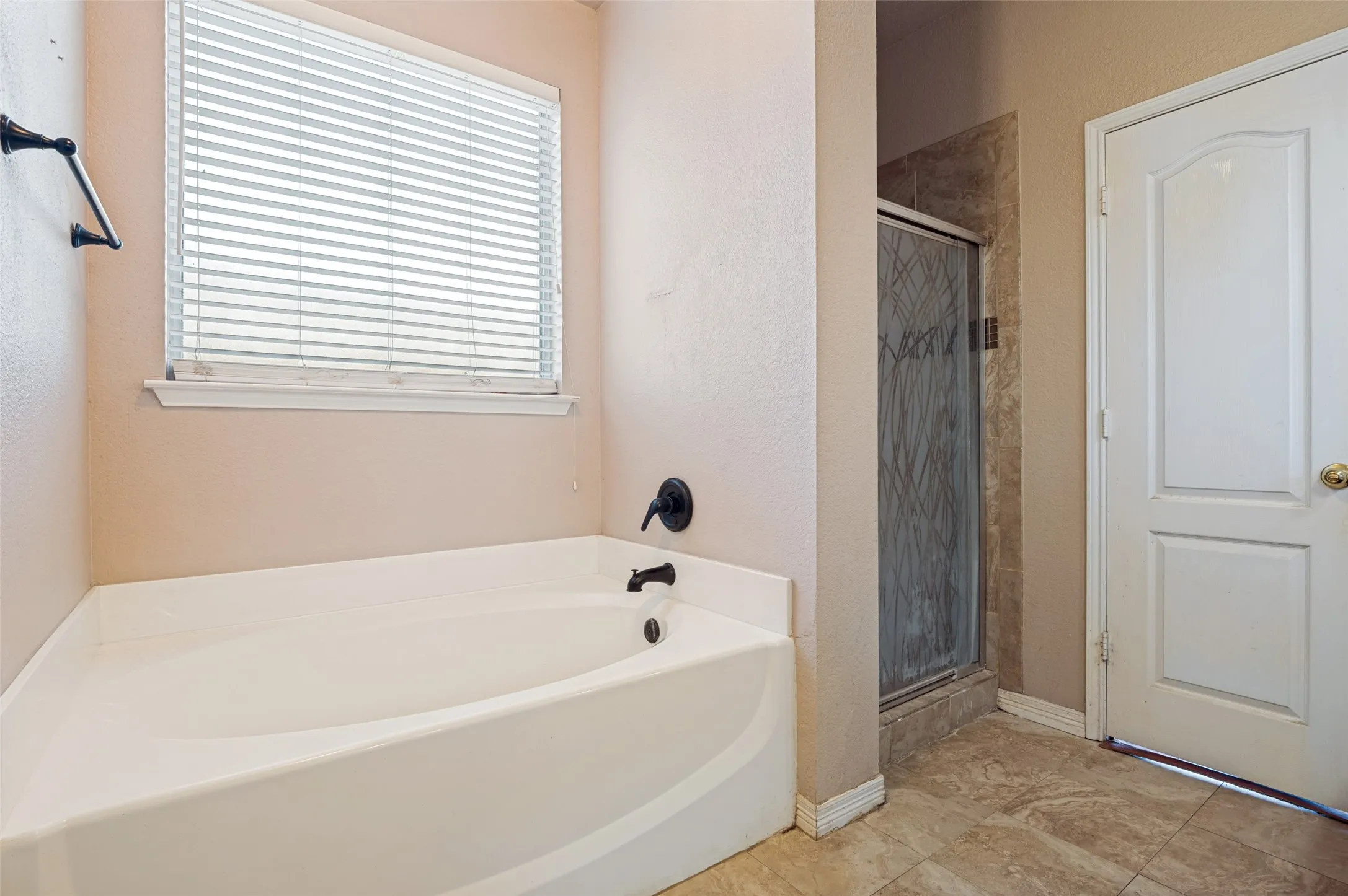 Single Family Residence For Sale in Dallas County , 1212 Rio Bravo Drive, De Soto, Texas 75115, 5 Bedroom, 4 Bathroom, 2 Garage spaces, 2,572 Sqft, built in 2002, mls#21345851, Real Estate Agent in De Soto, Homes For Sale in Dallas county, Homes For Sale in De Soto, Realtor in De Soto Texas, Real Estate Brokerage Independent Realty Texas, Luminita Cordes Realtor