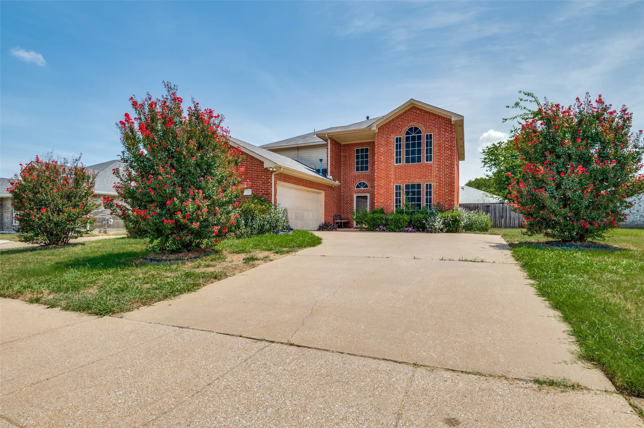 Single Family Residence For Sale in Dallas County , 1212 Rio Bravo Drive, De Soto, Texas 75115, 5 Bedroom, 4 Bathroom, 2 Garage spaces, 2,572 Sqft, built in 2002, mls#21345851, Real Estate Agent in De Soto, Homes For Sale in Dallas county, Homes For Sale in De Soto, Realtor in De Soto Texas, Real Estate Brokerage Independent Realty Texas, Luminita Cordes Realtor