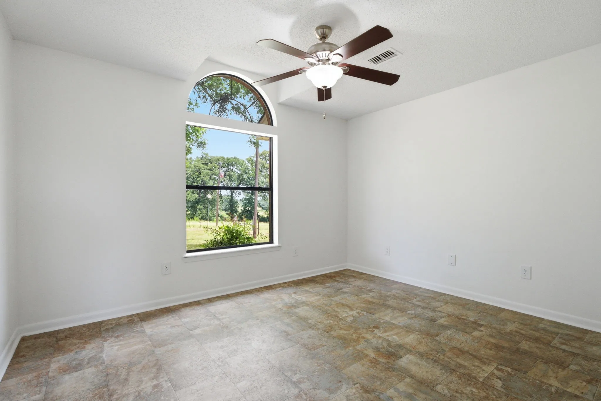 Farm For Sale in Houston County , 931 PR 5140, Grapeland, Texas 75844, 3 Bedroom, 3 Bathroom, Garage spaces, 2,025 Sqft, built in 1988, mls#21346137, Real Estate Agent in Grapeland, Homes For Sale in Houston county, Homes For Sale in Grapeland, Realtor in Grapeland Texas, Real Estate Brokerage Independent Realty Texas, Luminita Cordes Realtor