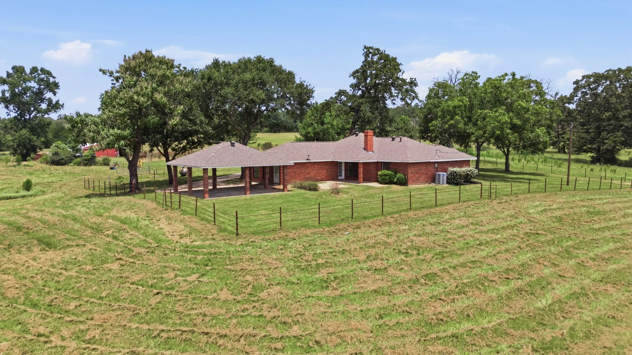 Farm For Sale in Houston County , 931 PR 5140, Grapeland, Texas 75844, 3 Bedroom, 3 Bathroom, Garage spaces, 2,025 Sqft, built in 1988, mls#21346137, Real Estate Agent in Grapeland, Homes For Sale in Houston county, Homes For Sale in Grapeland, Realtor in Grapeland Texas, Real Estate Brokerage Independent Realty Texas, Luminita Cordes Realtor