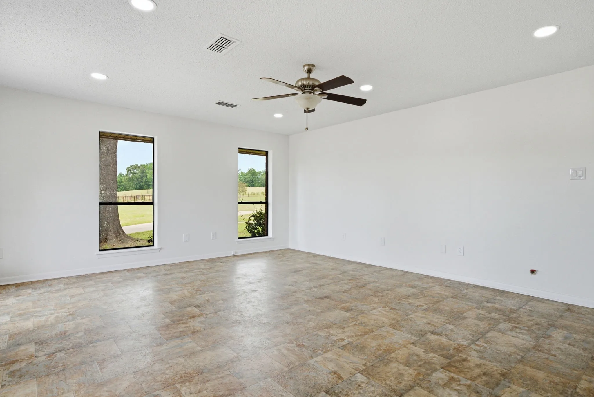 Farm For Sale in Houston County , 931 PR 5140, Grapeland, Texas 75844, 3 Bedroom, 3 Bathroom, Garage spaces, 2,025 Sqft, built in 1988, mls#21346137, Real Estate Agent in Grapeland, Homes For Sale in Houston county, Homes For Sale in Grapeland, Realtor in Grapeland Texas, Real Estate Brokerage Independent Realty Texas, Luminita Cordes Realtor