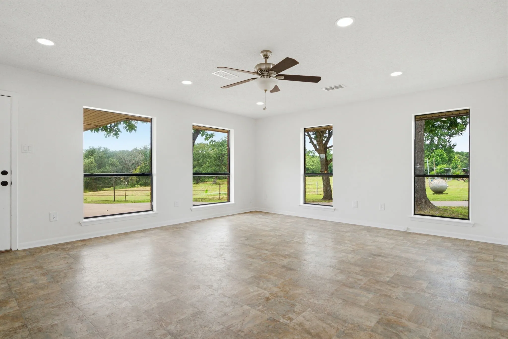 Farm For Sale in Houston County , 931 PR 5140, Grapeland, Texas 75844, 3 Bedroom, 3 Bathroom, Garage spaces, 2,025 Sqft, built in 1988, mls#21346137, Real Estate Agent in Grapeland, Homes For Sale in Houston county, Homes For Sale in Grapeland, Realtor in Grapeland Texas, Real Estate Brokerage Independent Realty Texas, Luminita Cordes Realtor
