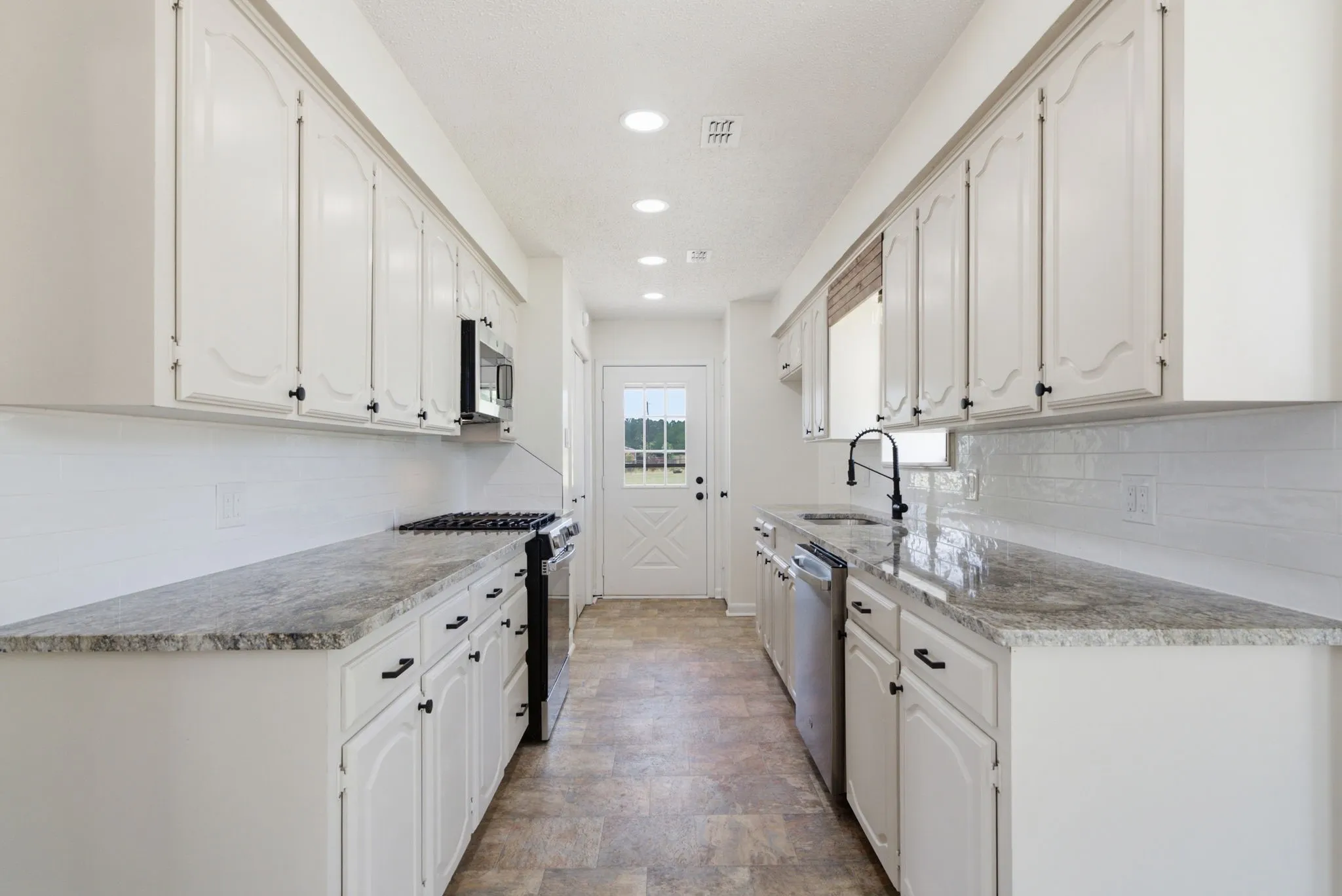Farm For Sale in Houston County , 931 PR 5140, Grapeland, Texas 75844, 3 Bedroom, 3 Bathroom, Garage spaces, 2,025 Sqft, built in 1988, mls#21346137, Real Estate Agent in Grapeland, Homes For Sale in Houston county, Homes For Sale in Grapeland, Realtor in Grapeland Texas, Real Estate Brokerage Independent Realty Texas, Luminita Cordes Realtor