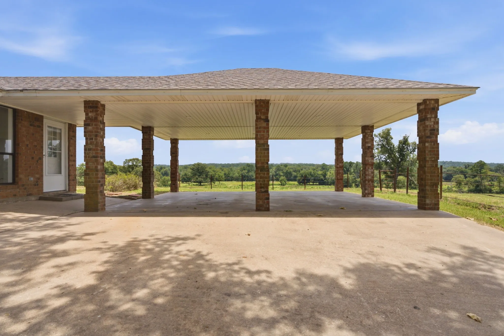 Farm For Sale in Houston County , 931 PR 5140, Grapeland, Texas 75844, 3 Bedroom, 3 Bathroom, Garage spaces, 2,025 Sqft, built in 1988, mls#21346137, Real Estate Agent in Grapeland, Homes For Sale in Houston county, Homes For Sale in Grapeland, Realtor in Grapeland Texas, Real Estate Brokerage Independent Realty Texas, Luminita Cordes Realtor