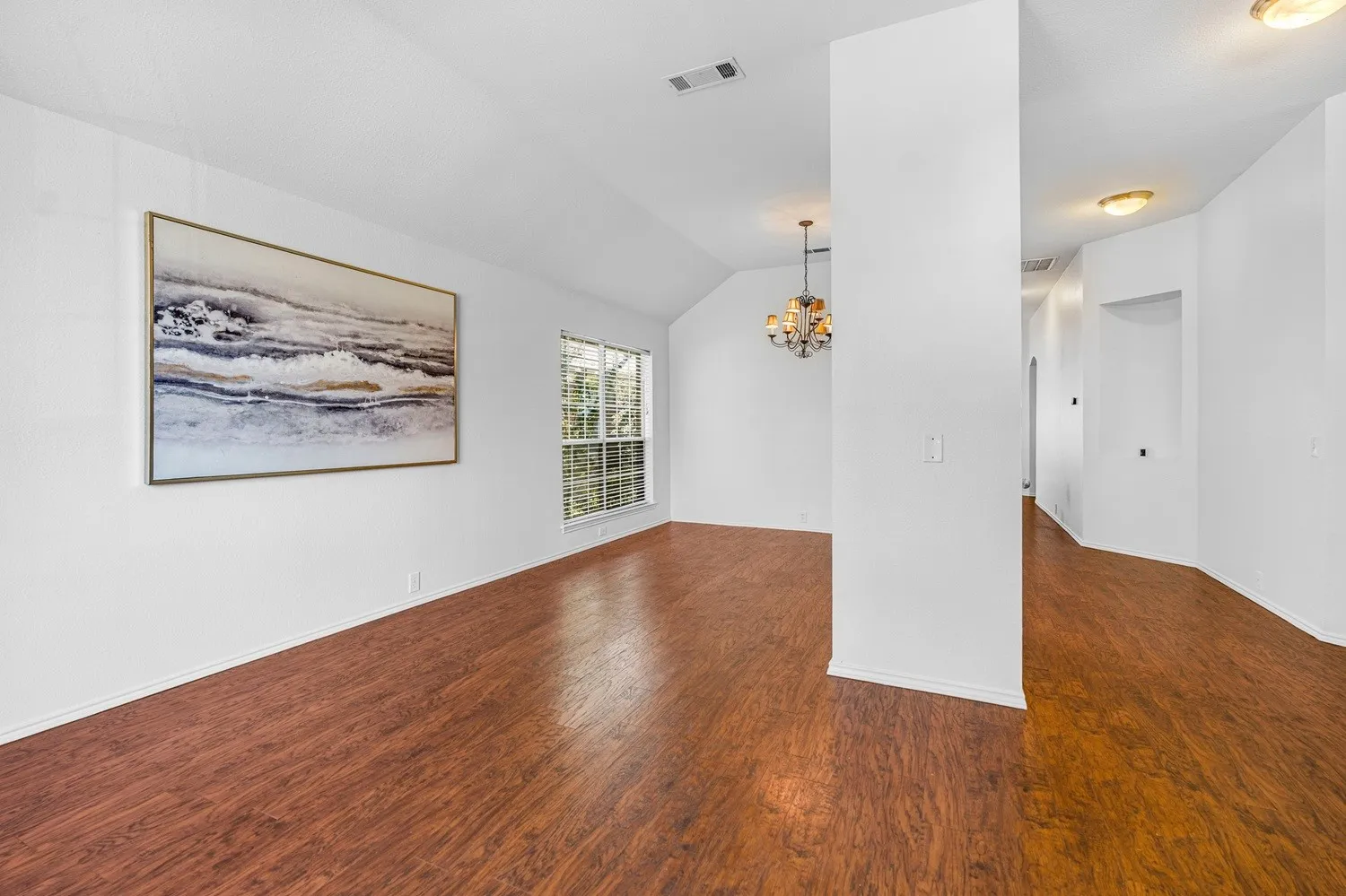 Single Family Residence For Sale in Dallas County , 334 Touchdown Drive, Irving, Texas 75063, 4 Bedroom, 2 Bathroom, 2 Garage spaces, 2,124 Sqft, built in 1994, mls#21346231, Real Estate Agent in Irving, Homes For Sale in Dallas county, Homes For Sale in Irving, Realtor in Irving Texas, Real Estate Brokerage Independent Realty Texas, Luminita Cordes Realtor