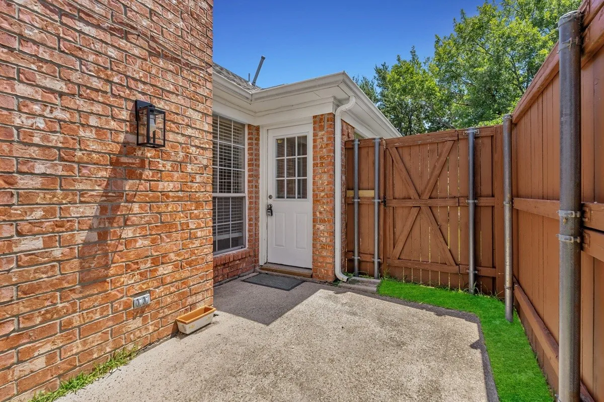 Single Family Residence For Sale in Dallas County , 334 Touchdown Drive, Irving, Texas 75063, 4 Bedroom, 2 Bathroom, 2 Garage spaces, 2,124 Sqft, built in 1994, mls#21346231, Real Estate Agent in Irving, Homes For Sale in Dallas county, Homes For Sale in Irving, Realtor in Irving Texas, Real Estate Brokerage Independent Realty Texas, Luminita Cordes Realtor