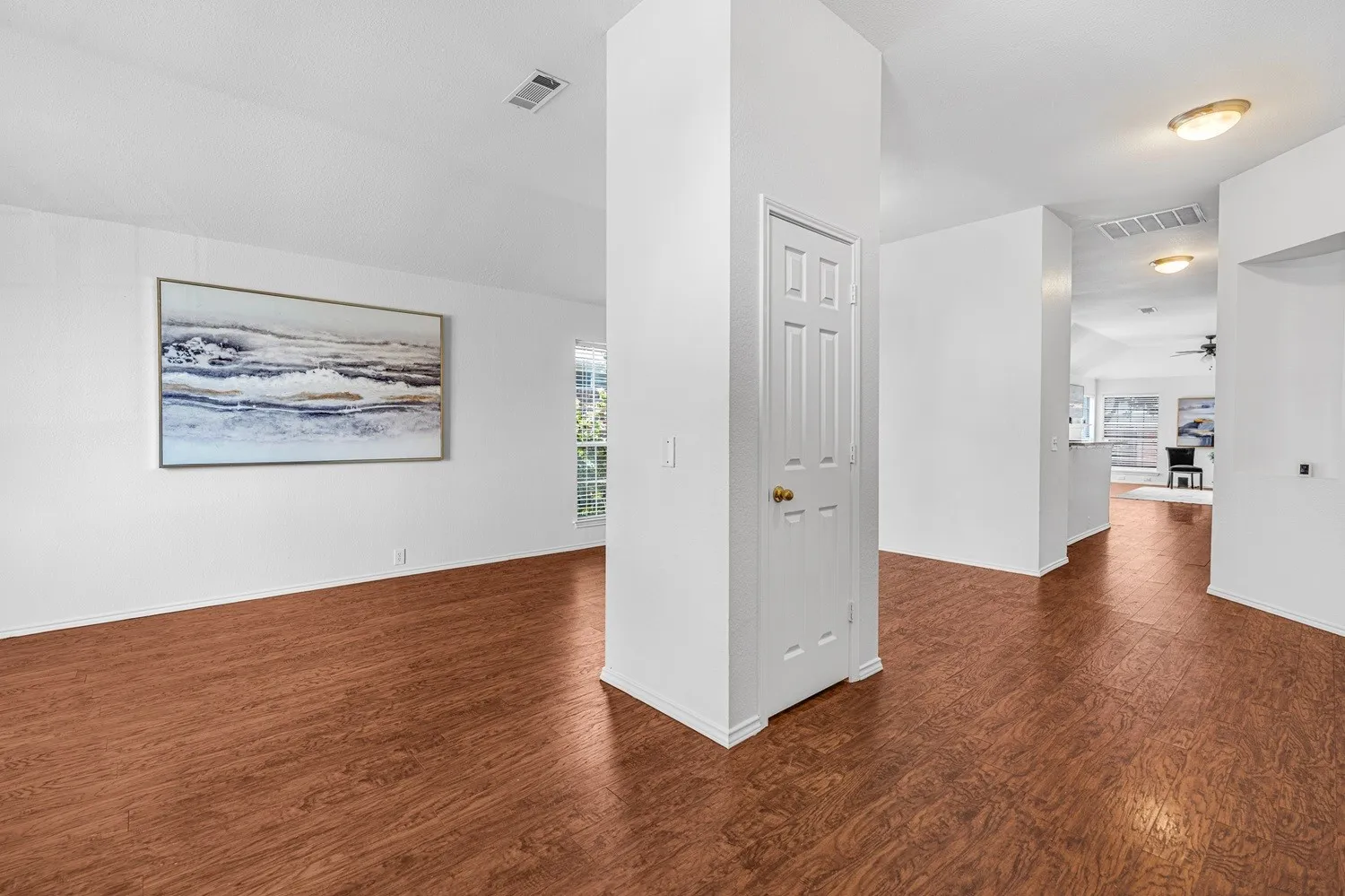 Single Family Residence For Sale in Dallas County , 334 Touchdown Drive, Irving, Texas 75063, 4 Bedroom, 2 Bathroom, 2 Garage spaces, 2,124 Sqft, built in 1994, mls#21346231, Real Estate Agent in Irving, Homes For Sale in Dallas county, Homes For Sale in Irving, Realtor in Irving Texas, Real Estate Brokerage Independent Realty Texas, Luminita Cordes Realtor
