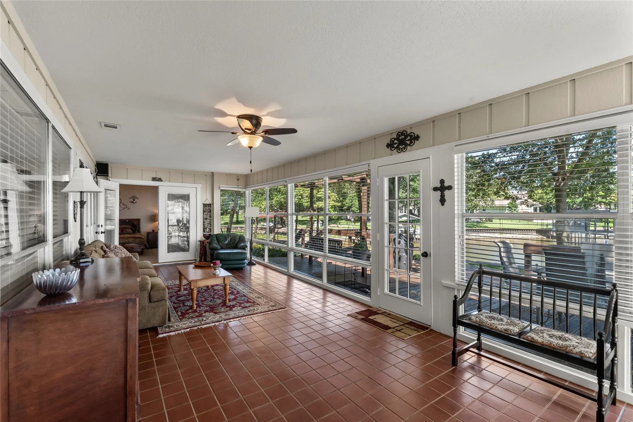 Single Family Residence For Sale in Henderson County , 1820 Bounty View Drive, Tool, Texas 75143, 4 Bedroom, 3 Bathroom, 2 Garage spaces, 2,308 Sqft, built in 1974, mls#21342799, Real Estate Agent in Tool, Homes For Sale in Henderson county, Homes For Sale in Tool, Realtor in Tool Texas, Real Estate Brokerage Independent Realty Texas, Luminita Cordes Realtor
