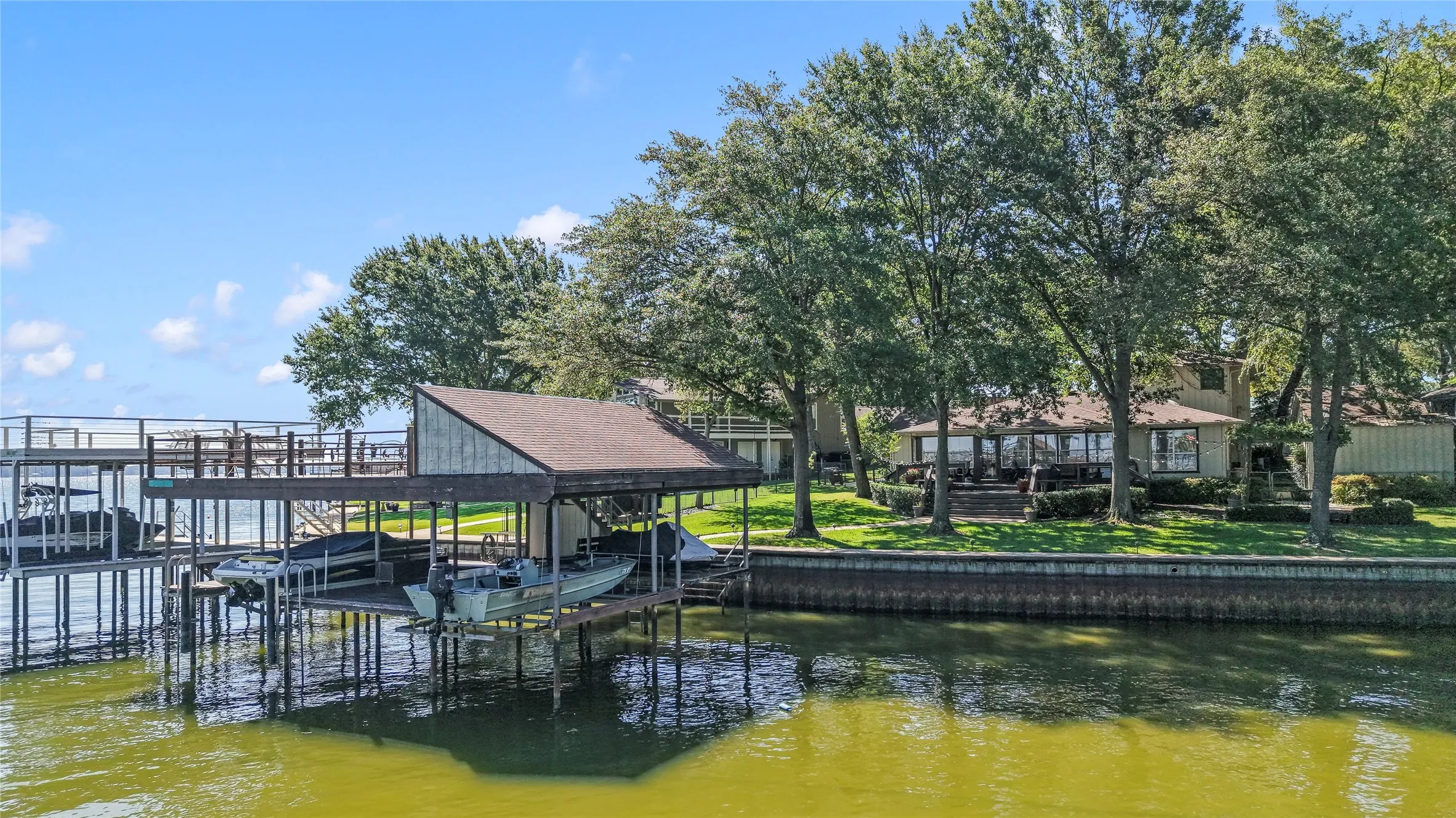 Single Family Residence For Sale in Henderson County , 1820 Bounty View Drive, Tool, Texas 75143, 4 Bedroom, 3 Bathroom, 2 Garage spaces, 2,308 Sqft, built in 1974, mls#21342799, Real Estate Agent in Tool, Homes For Sale in Henderson county, Homes For Sale in Tool, Realtor in Tool Texas, Real Estate Brokerage Independent Realty Texas, Luminita Cordes Realtor