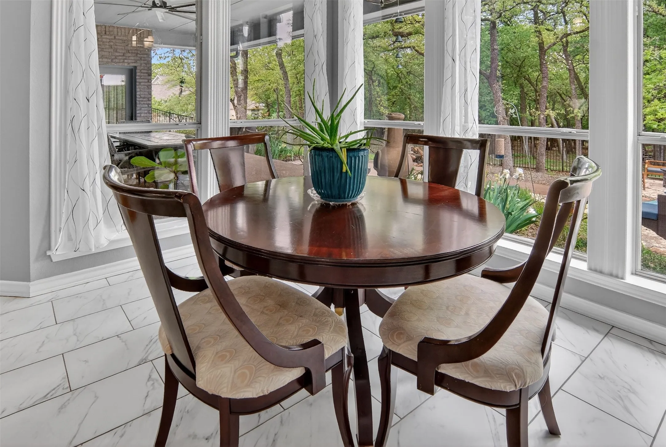 Enjoy breakfast with a view!