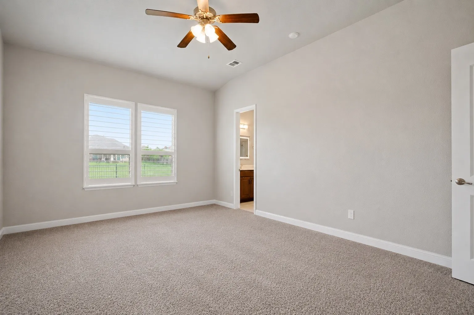 Single Family Residence For Sale in Denton County , 4908 Brookside Drive, Denton, Texas 76226, 3 Bedroom, 2 Bathroom, 2 Garage spaces, 2,028 Sqft, built in 2016, mls#21346197, Real Estate Agent in Denton, Homes For Sale in Denton county, Homes For Sale in Denton, Realtor in Denton Texas, Real Estate Brokerage Independent Realty Texas, Luminita Cordes Realtor