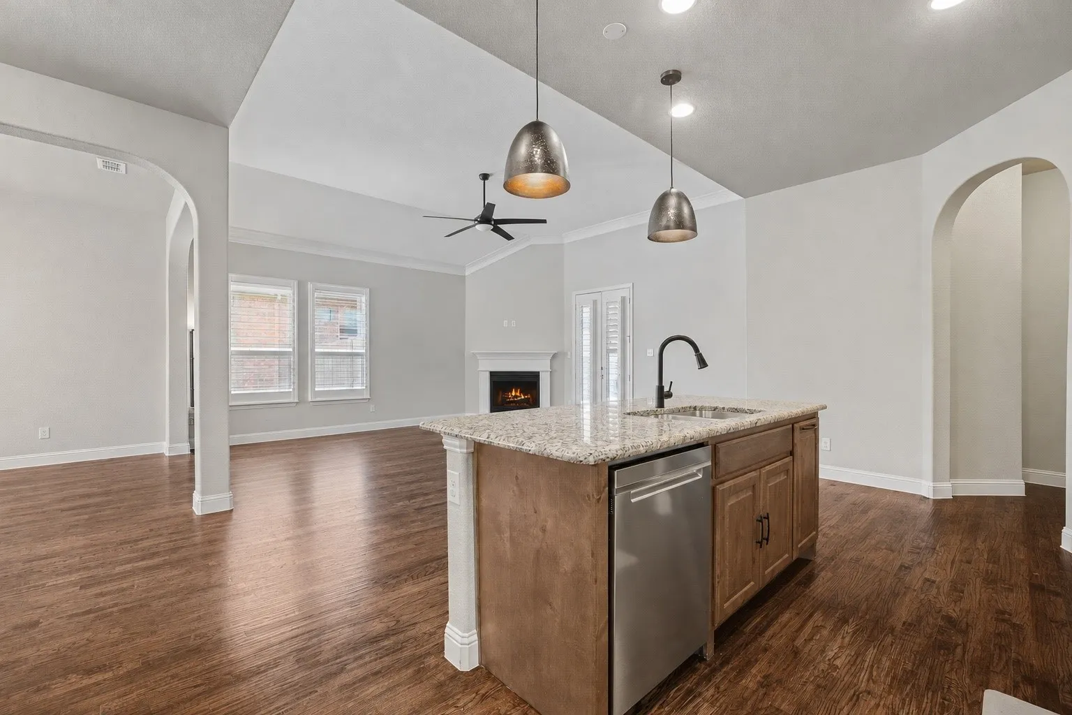 Single Family Residence For Sale in Denton County , 4908 Brookside Drive, Denton, Texas 76226, 3 Bedroom, 2 Bathroom, 2 Garage spaces, 2,028 Sqft, built in 2016, mls#21346197, Real Estate Agent in Denton, Homes For Sale in Denton county, Homes For Sale in Denton, Realtor in Denton Texas, Real Estate Brokerage Independent Realty Texas, Luminita Cordes Realtor