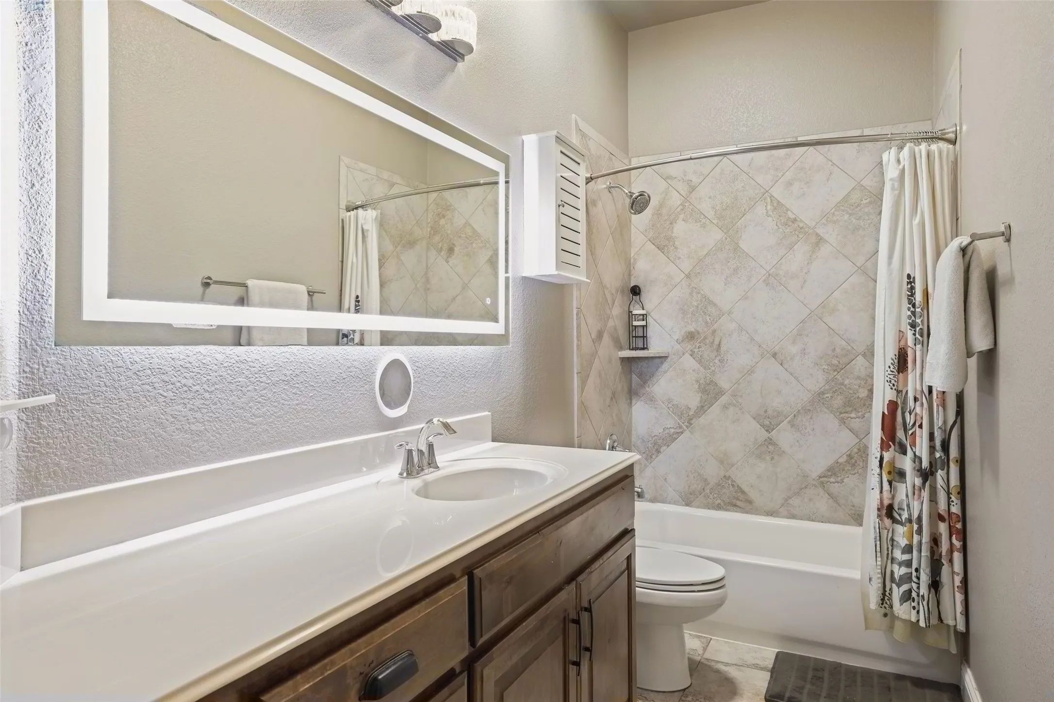 Single Family Residence For Sale in Denton County , 4908 Brookside Drive, Denton, Texas 76226, 3 Bedroom, 2 Bathroom, 2 Garage spaces, 2,028 Sqft, built in 2016, mls#21346197, Real Estate Agent in Denton, Homes For Sale in Denton county, Homes For Sale in Denton, Realtor in Denton Texas, Real Estate Brokerage Independent Realty Texas, Luminita Cordes Realtor