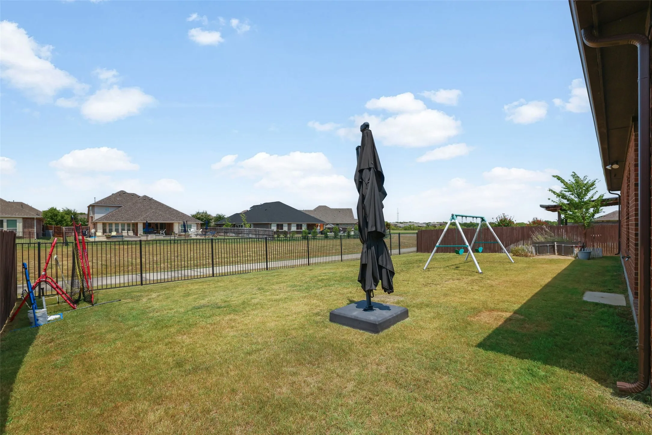 Single Family Residence For Sale in Denton County , 4908 Brookside Drive, Denton, Texas 76226, 3 Bedroom, 2 Bathroom, 2 Garage spaces, 2,028 Sqft, built in 2016, mls#21346197, Real Estate Agent in Denton, Homes For Sale in Denton county, Homes For Sale in Denton, Realtor in Denton Texas, Real Estate Brokerage Independent Realty Texas, Luminita Cordes Realtor