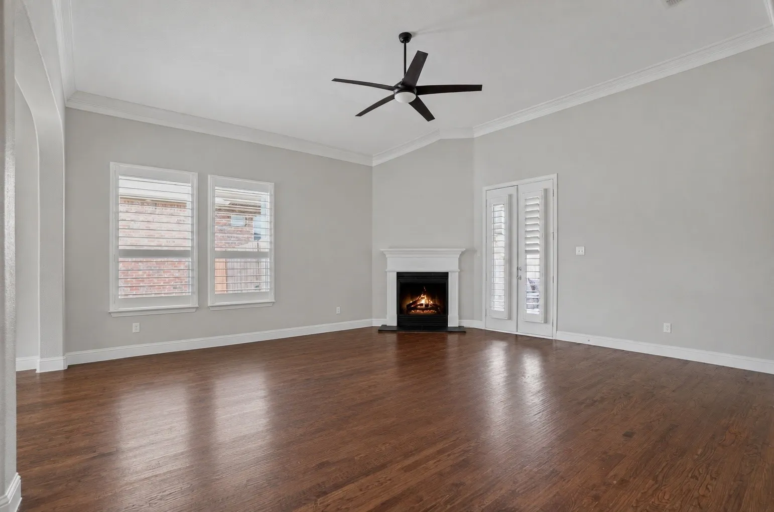 Single Family Residence For Sale in Denton County , 4908 Brookside Drive, Denton, Texas 76226, 3 Bedroom, 2 Bathroom, 2 Garage spaces, 2,028 Sqft, built in 2016, mls#21346197, Real Estate Agent in Denton, Homes For Sale in Denton county, Homes For Sale in Denton, Realtor in Denton Texas, Real Estate Brokerage Independent Realty Texas, Luminita Cordes Realtor