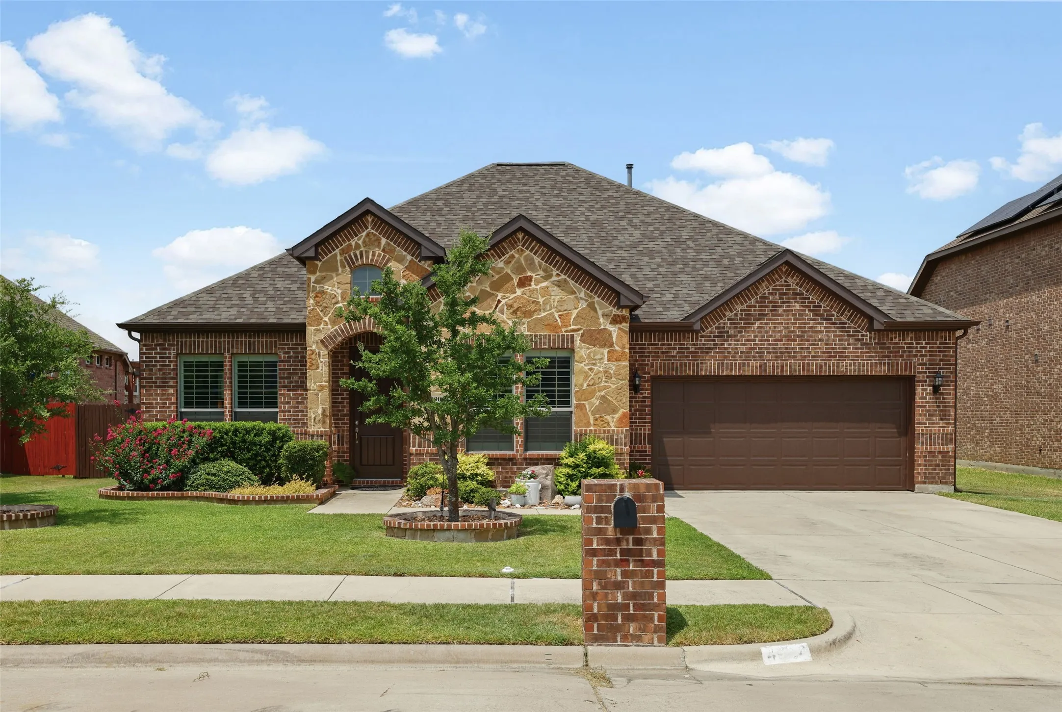Single Family Residence For Sale in Denton County , 4908 Brookside Drive, Denton, Texas 76226, 3 Bedroom, 2 Bathroom, 2 Garage spaces, 2,028 Sqft, built in 2016, mls#21346197, Real Estate Agent in Denton, Homes For Sale in Denton county, Homes For Sale in Denton, Realtor in Denton Texas, Real Estate Brokerage Independent Realty Texas, Luminita Cordes Realtor