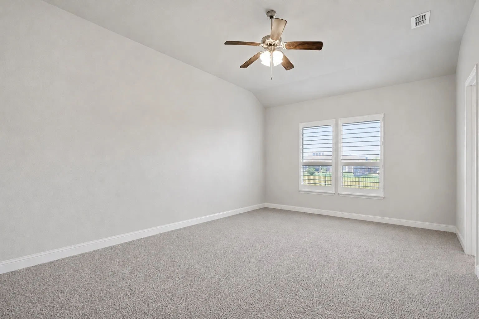 Single Family Residence For Sale in Denton County , 4908 Brookside Drive, Denton, Texas 76226, 3 Bedroom, 2 Bathroom, 2 Garage spaces, 2,028 Sqft, built in 2016, mls#21346197, Real Estate Agent in Denton, Homes For Sale in Denton county, Homes For Sale in Denton, Realtor in Denton Texas, Real Estate Brokerage Independent Realty Texas, Luminita Cordes Realtor