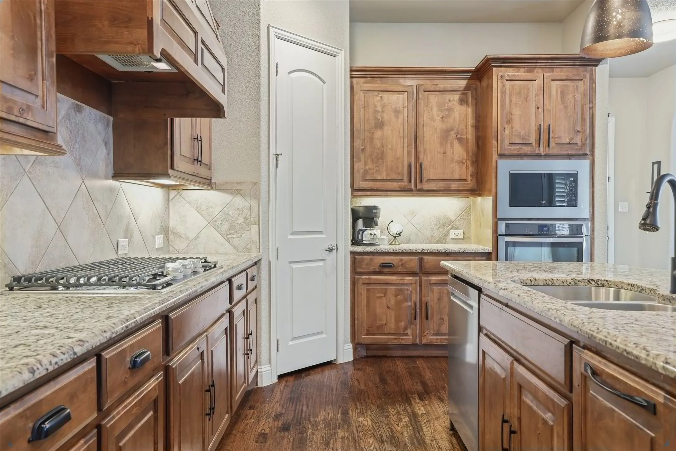 Single Family Residence For Sale in Denton County , 4908 Brookside Drive, Denton, Texas 76226, 3 Bedroom, 2 Bathroom, 2 Garage spaces, 2,028 Sqft, built in 2016, mls#21346197, Real Estate Agent in Denton, Homes For Sale in Denton county, Homes For Sale in Denton, Realtor in Denton Texas, Real Estate Brokerage Independent Realty Texas, Luminita Cordes Realtor