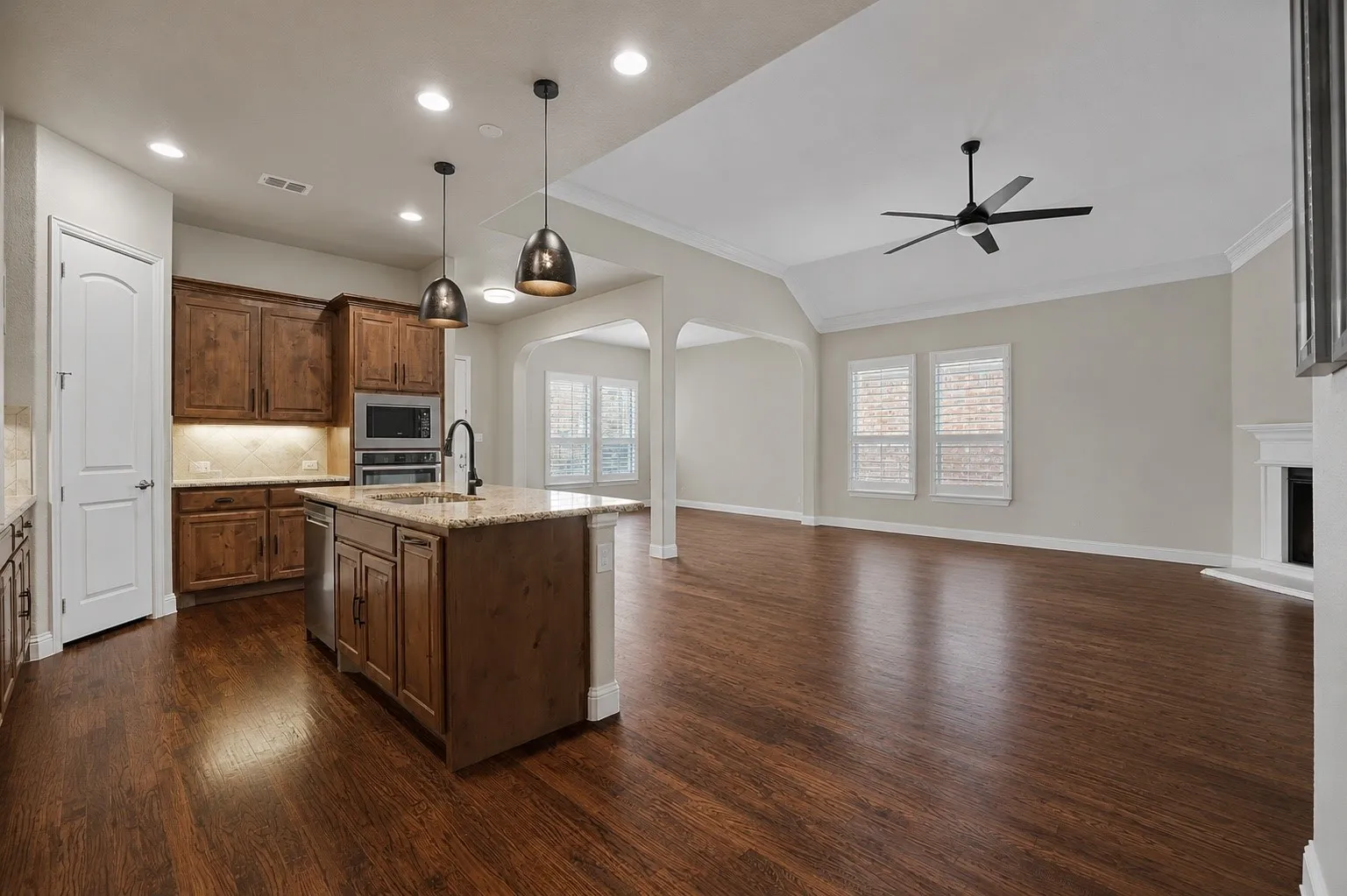 Single Family Residence For Sale in Denton County , 4908 Brookside Drive, Denton, Texas 76226, 3 Bedroom, 2 Bathroom, 2 Garage spaces, 2,028 Sqft, built in 2016, mls#21346197, Real Estate Agent in Denton, Homes For Sale in Denton county, Homes For Sale in Denton, Realtor in Denton Texas, Real Estate Brokerage Independent Realty Texas, Luminita Cordes Realtor