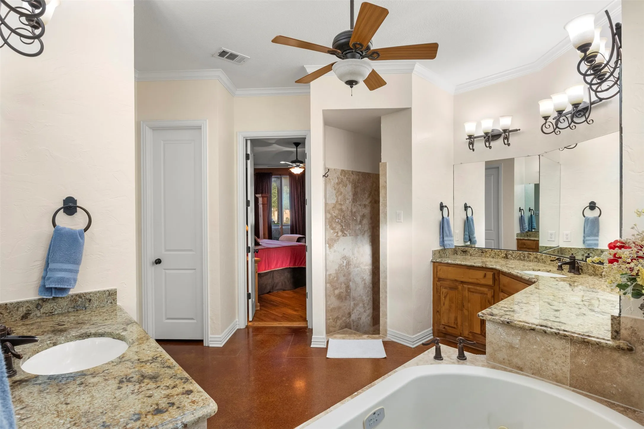 Single Family Residence For Sale in Ellis County , 170 Steel Dust Drive, Red Oak, Texas 75154, 6 Bedroom, 5 Bathroom, 4 Garage spaces, 3,888 Sqft, built in 2006, mls#21345415, Real Estate Agent in Red Oak, Homes For Sale in Ellis county, Homes For Sale in Red Oak, Realtor in Red Oak Texas, Real Estate Brokerage Independent Realty Texas, Luminita Cordes Realtor
