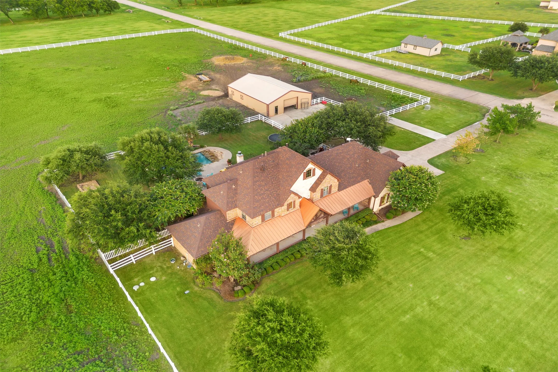 Single Family Residence For Sale in Ellis County , 170 Steel Dust Drive, Red Oak, Texas 75154, 6 Bedroom, 5 Bathroom, 4 Garage spaces, 3,888 Sqft, built in 2006, mls#21345415, Real Estate Agent in Red Oak, Homes For Sale in Ellis county, Homes For Sale in Red Oak, Realtor in Red Oak Texas, Real Estate Brokerage Independent Realty Texas, Luminita Cordes Realtor