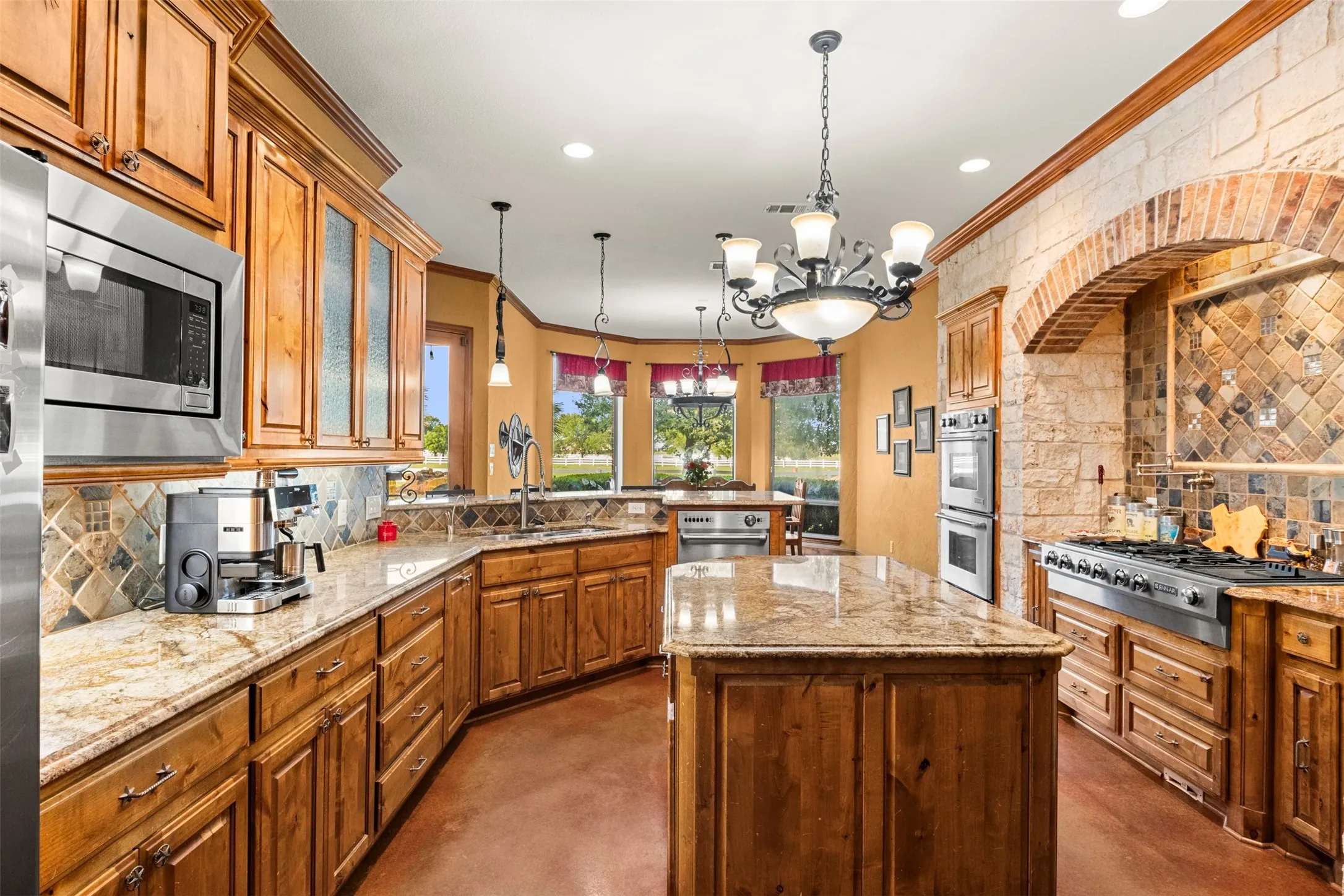 Single Family Residence For Sale in Ellis County , 170 Steel Dust Drive, Red Oak, Texas 75154, 6 Bedroom, 5 Bathroom, 4 Garage spaces, 3,888 Sqft, built in 2006, mls#21345415, Real Estate Agent in Red Oak, Homes For Sale in Ellis county, Homes For Sale in Red Oak, Realtor in Red Oak Texas, Real Estate Brokerage Independent Realty Texas, Luminita Cordes Realtor