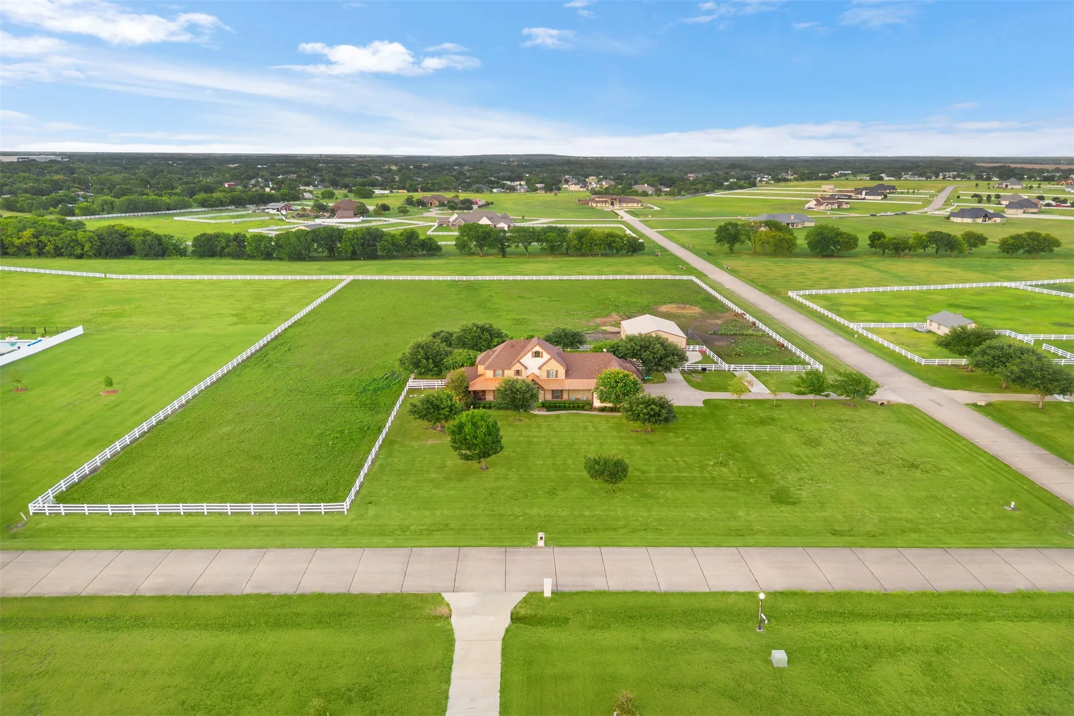 Single Family Residence For Sale in Ellis County , 170 Steel Dust Drive, Red Oak, Texas 75154, 6 Bedroom, 5 Bathroom, 4 Garage spaces, 3,888 Sqft, built in 2006, mls#21345415, Real Estate Agent in Red Oak, Homes For Sale in Ellis county, Homes For Sale in Red Oak, Realtor in Red Oak Texas, Real Estate Brokerage Independent Realty Texas, Luminita Cordes Realtor