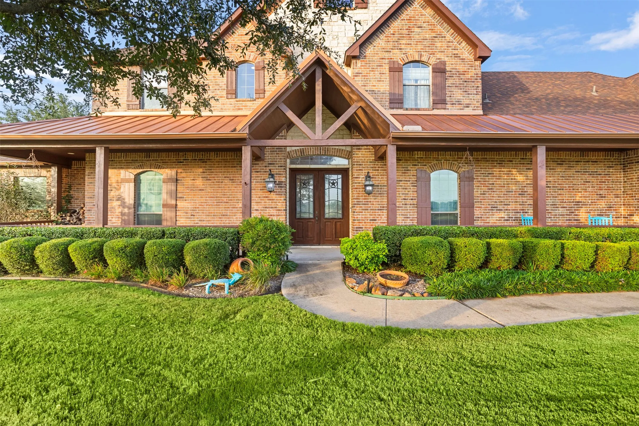 Single Family Residence For Sale in Ellis County , 170 Steel Dust Drive, Red Oak, Texas 75154, 6 Bedroom, 5 Bathroom, 4 Garage spaces, 3,888 Sqft, built in 2006, mls#21345415, Real Estate Agent in Red Oak, Homes For Sale in Ellis county, Homes For Sale in Red Oak, Realtor in Red Oak Texas, Real Estate Brokerage Independent Realty Texas, Luminita Cordes Realtor
