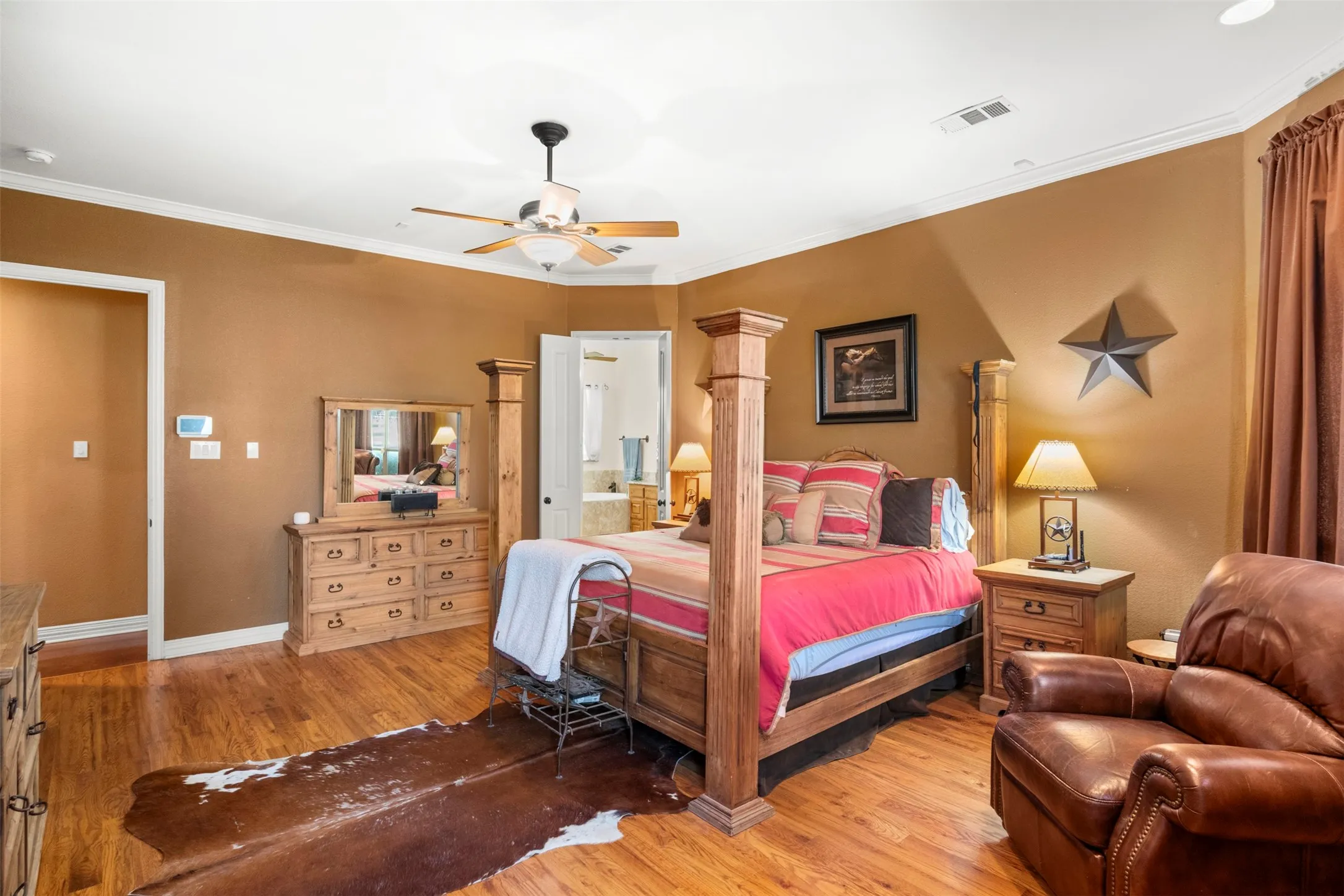 Single Family Residence For Sale in Ellis County , 170 Steel Dust Drive, Red Oak, Texas 75154, 6 Bedroom, 5 Bathroom, 4 Garage spaces, 3,888 Sqft, built in 2006, mls#21345415, Real Estate Agent in Red Oak, Homes For Sale in Ellis county, Homes For Sale in Red Oak, Realtor in Red Oak Texas, Real Estate Brokerage Independent Realty Texas, Luminita Cordes Realtor