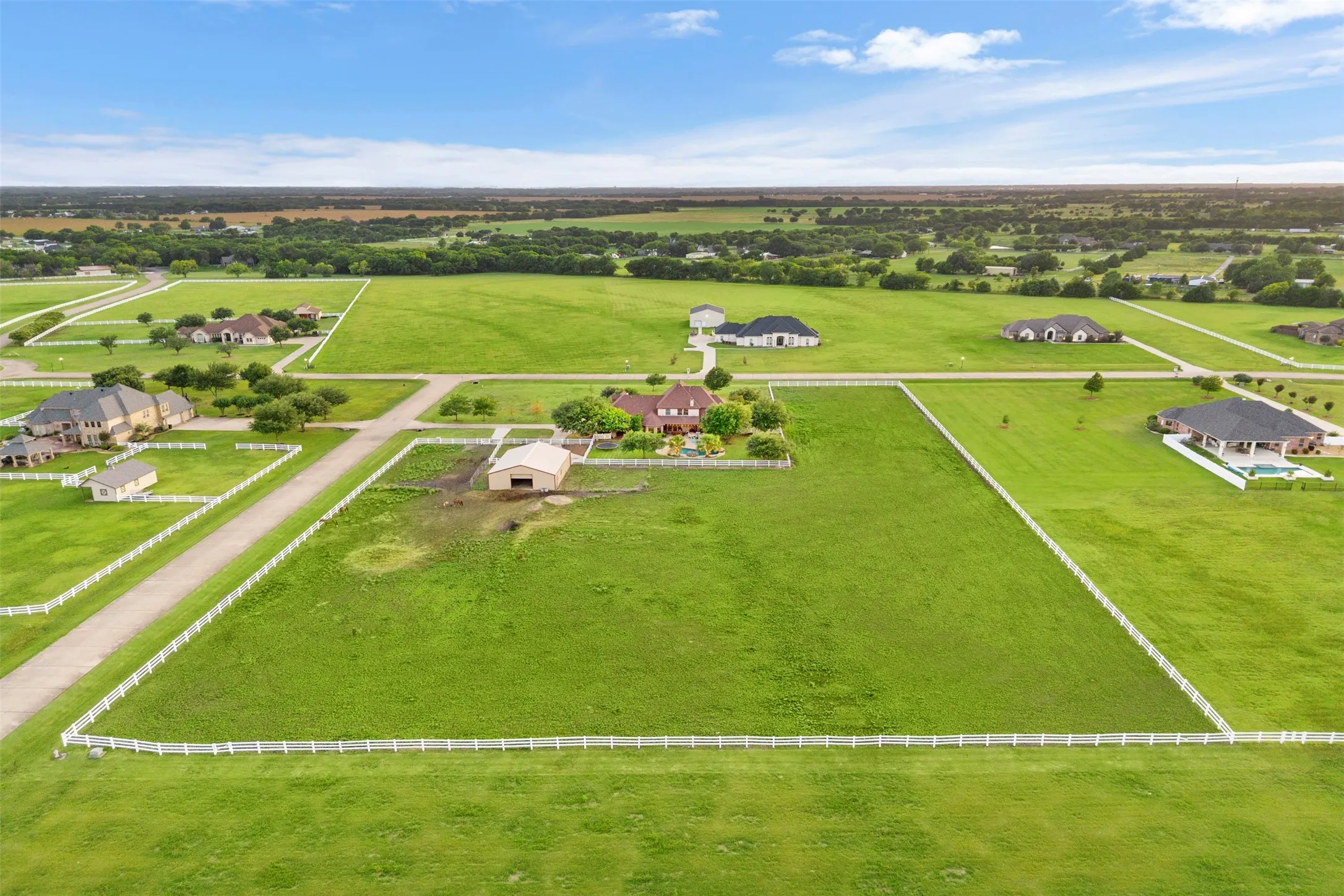Single Family Residence For Sale in Ellis County , 170 Steel Dust Drive, Red Oak, Texas 75154, 6 Bedroom, 5 Bathroom, 4 Garage spaces, 3,888 Sqft, built in 2006, mls#21345415, Real Estate Agent in Red Oak, Homes For Sale in Ellis county, Homes For Sale in Red Oak, Realtor in Red Oak Texas, Real Estate Brokerage Independent Realty Texas, Luminita Cordes Realtor