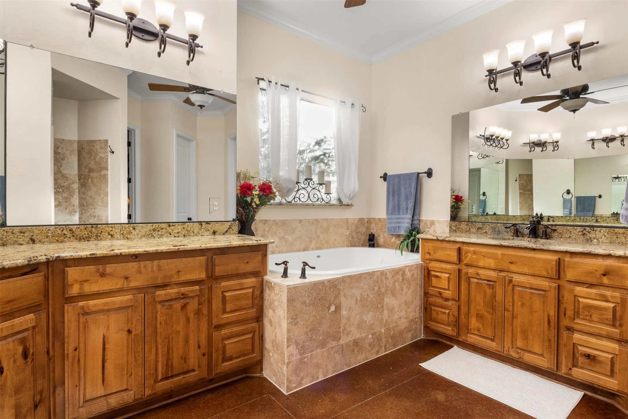 Single Family Residence For Sale in Ellis County , 170 Steel Dust Drive, Red Oak, Texas 75154, 6 Bedroom, 5 Bathroom, 4 Garage spaces, 3,888 Sqft, built in 2006, mls#21345415, Real Estate Agent in Red Oak, Homes For Sale in Ellis county, Homes For Sale in Red Oak, Realtor in Red Oak Texas, Real Estate Brokerage Independent Realty Texas, Luminita Cordes Realtor