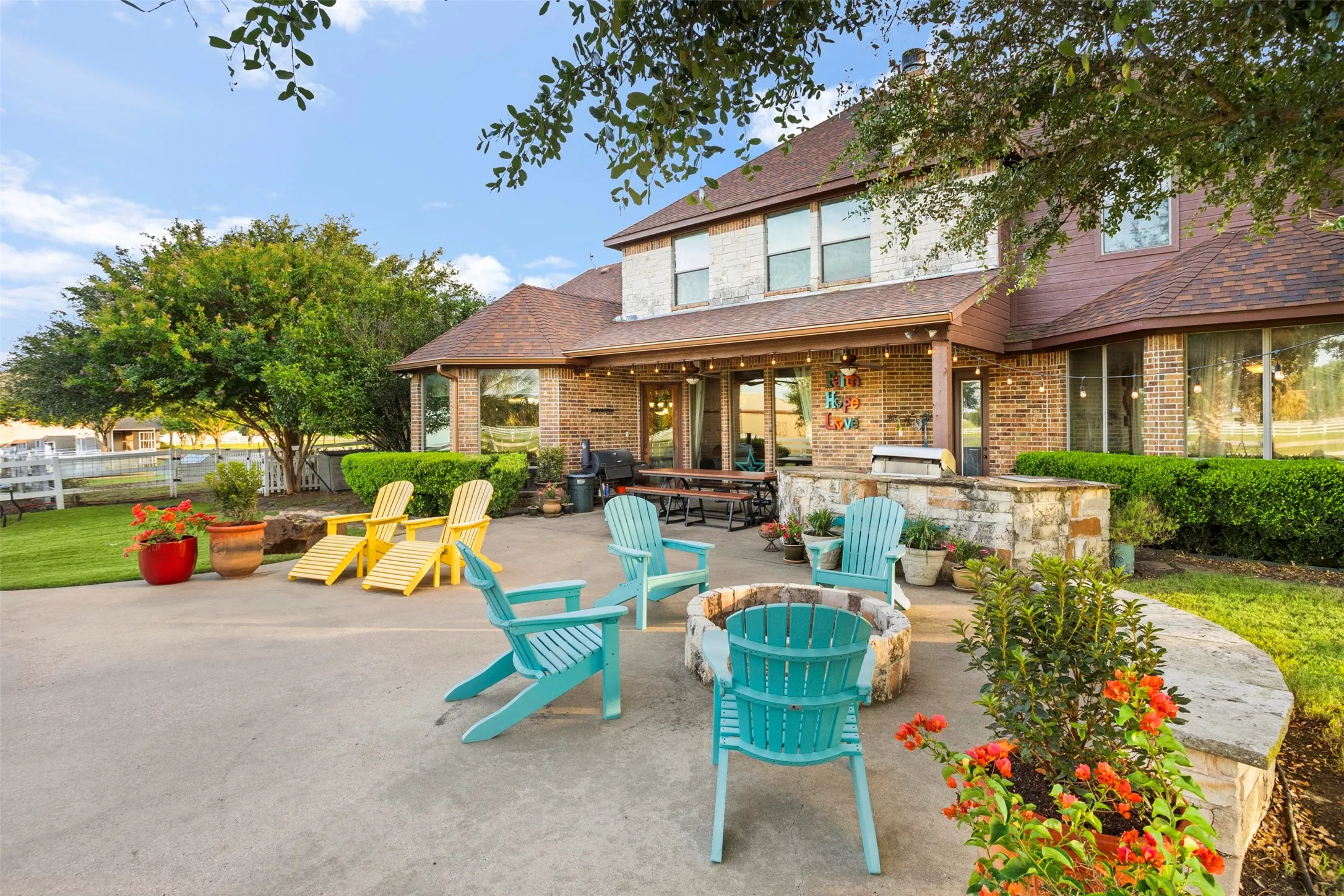 Single Family Residence For Sale in Ellis County , 170 Steel Dust Drive, Red Oak, Texas 75154, 6 Bedroom, 5 Bathroom, 4 Garage spaces, 3,888 Sqft, built in 2006, mls#21345415, Real Estate Agent in Red Oak, Homes For Sale in Ellis county, Homes For Sale in Red Oak, Realtor in Red Oak Texas, Real Estate Brokerage Independent Realty Texas, Luminita Cordes Realtor