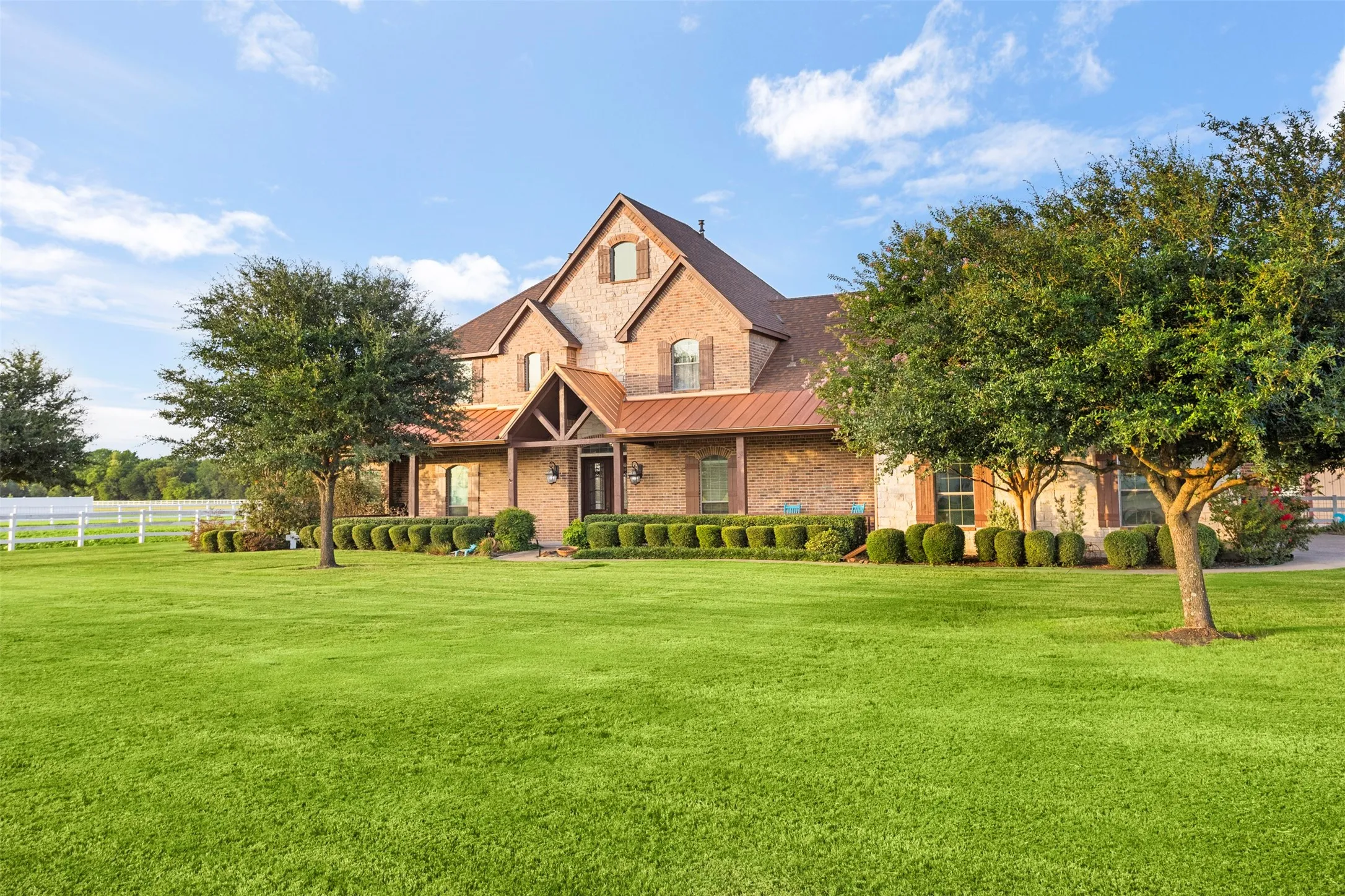 Single Family Residence For Sale in Ellis County , 170 Steel Dust Drive, Red Oak, Texas 75154, 6 Bedroom, 5 Bathroom, 4 Garage spaces, 3,888 Sqft, built in 2006, mls#21345415, Real Estate Agent in Red Oak, Homes For Sale in Ellis county, Homes For Sale in Red Oak, Realtor in Red Oak Texas, Real Estate Brokerage Independent Realty Texas, Luminita Cordes Realtor