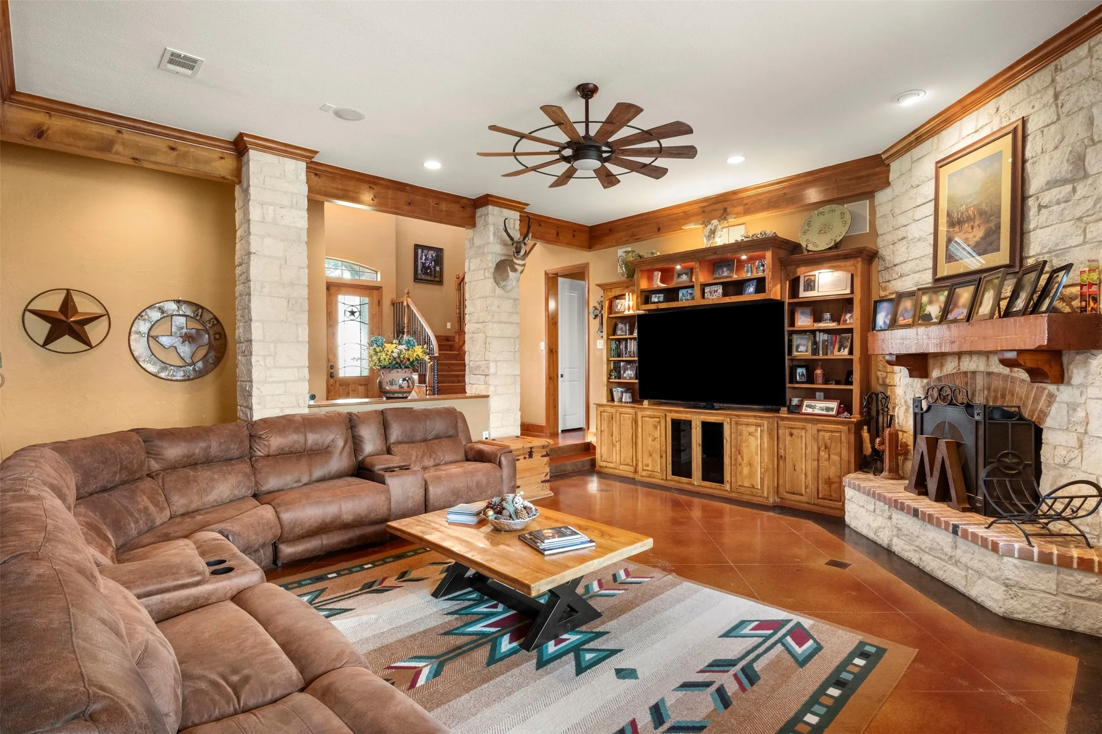Single Family Residence For Sale in Ellis County , 170 Steel Dust Drive, Red Oak, Texas 75154, 6 Bedroom, 5 Bathroom, 4 Garage spaces, 3,888 Sqft, built in 2006, mls#21345415, Real Estate Agent in Red Oak, Homes For Sale in Ellis county, Homes For Sale in Red Oak, Realtor in Red Oak Texas, Real Estate Brokerage Independent Realty Texas, Luminita Cordes Realtor