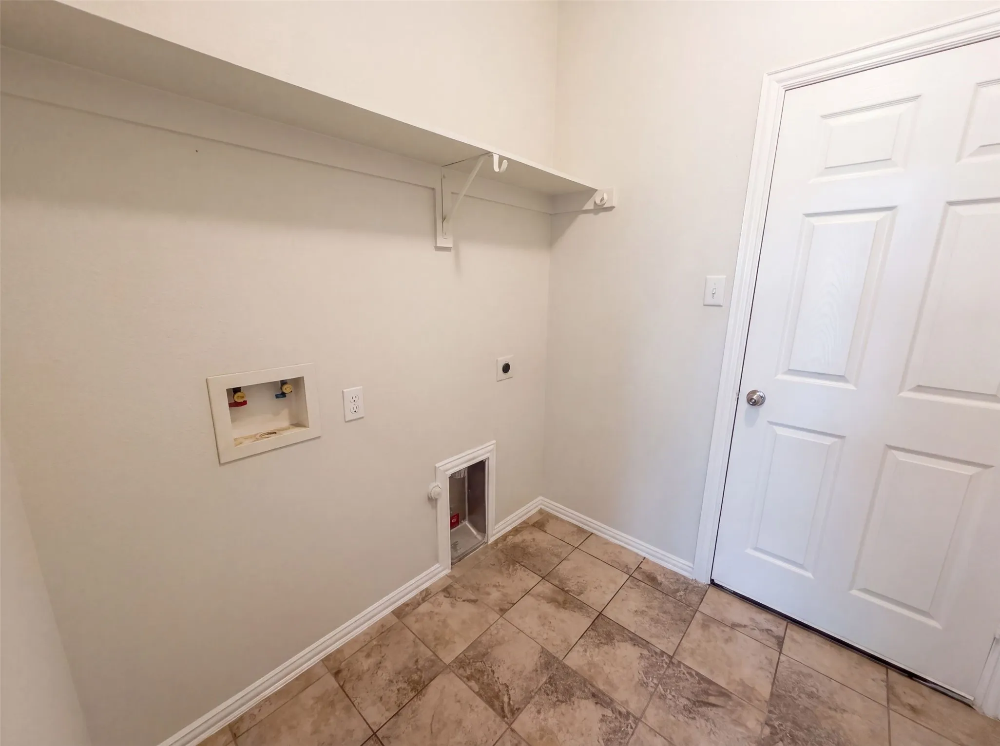 Single Family Residence For Sale in Ellis County , 204 Janice Court, Glenn Heights, Texas 75154, 4 Bedroom, 3 Bathroom, 2 Garage spaces, 2,433 Sqft, built in 2016, mls#21346243, Real Estate Agent in Glenn Heights, Homes For Sale in Ellis county, Homes For Sale in Glenn Heights, Realtor in Glenn Heights Texas, Real Estate Brokerage Independent Realty Texas, Luminita Cordes Realtor