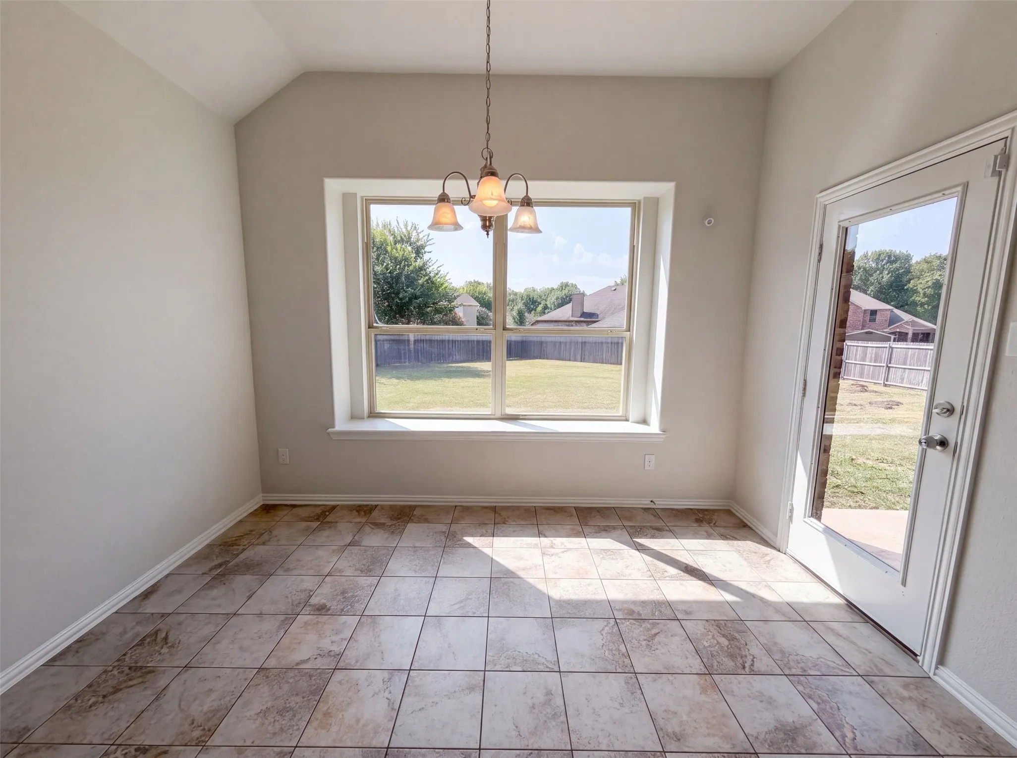 Single Family Residence For Sale in Ellis County , 204 Janice Court, Glenn Heights, Texas 75154, 4 Bedroom, 3 Bathroom, 2 Garage spaces, 2,433 Sqft, built in 2016, mls#21346243, Real Estate Agent in Glenn Heights, Homes For Sale in Ellis county, Homes For Sale in Glenn Heights, Realtor in Glenn Heights Texas, Real Estate Brokerage Independent Realty Texas, Luminita Cordes Realtor