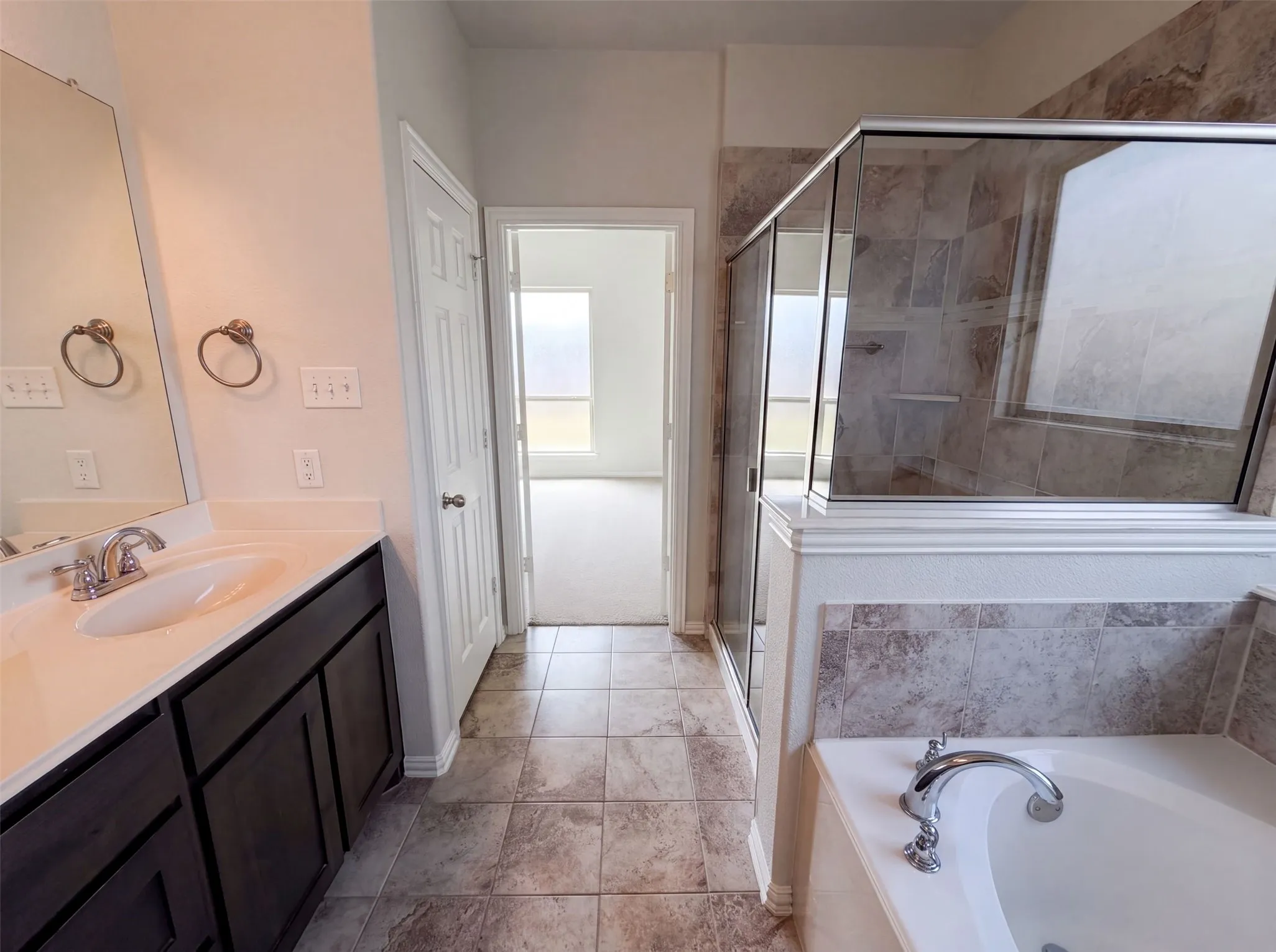 Single Family Residence For Sale in Ellis County , 204 Janice Court, Glenn Heights, Texas 75154, 4 Bedroom, 3 Bathroom, 2 Garage spaces, 2,433 Sqft, built in 2016, mls#21346243, Real Estate Agent in Glenn Heights, Homes For Sale in Ellis county, Homes For Sale in Glenn Heights, Realtor in Glenn Heights Texas, Real Estate Brokerage Independent Realty Texas, Luminita Cordes Realtor