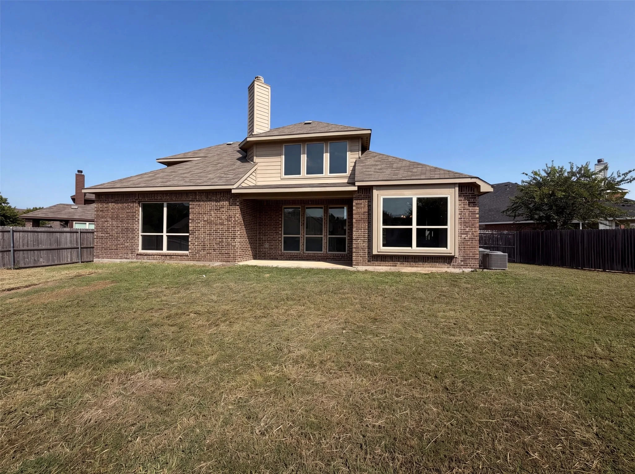 Single Family Residence For Sale in Ellis County , 204 Janice Court, Glenn Heights, Texas 75154, 4 Bedroom, 3 Bathroom, 2 Garage spaces, 2,433 Sqft, built in 2016, mls#21346243, Real Estate Agent in Glenn Heights, Homes For Sale in Ellis county, Homes For Sale in Glenn Heights, Realtor in Glenn Heights Texas, Real Estate Brokerage Independent Realty Texas, Luminita Cordes Realtor