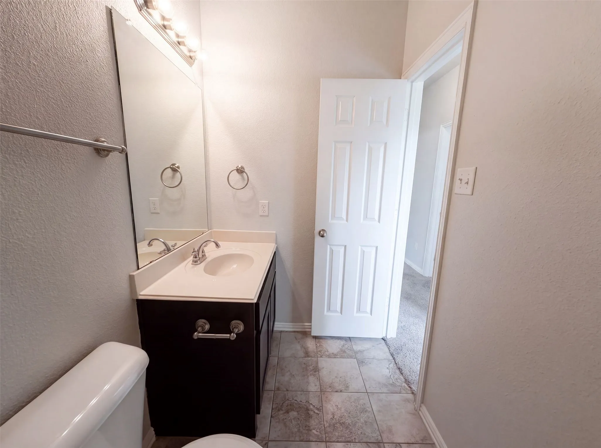 Single Family Residence For Sale in Ellis County , 204 Janice Court, Glenn Heights, Texas 75154, 4 Bedroom, 3 Bathroom, 2 Garage spaces, 2,433 Sqft, built in 2016, mls#21346243, Real Estate Agent in Glenn Heights, Homes For Sale in Ellis county, Homes For Sale in Glenn Heights, Realtor in Glenn Heights Texas, Real Estate Brokerage Independent Realty Texas, Luminita Cordes Realtor