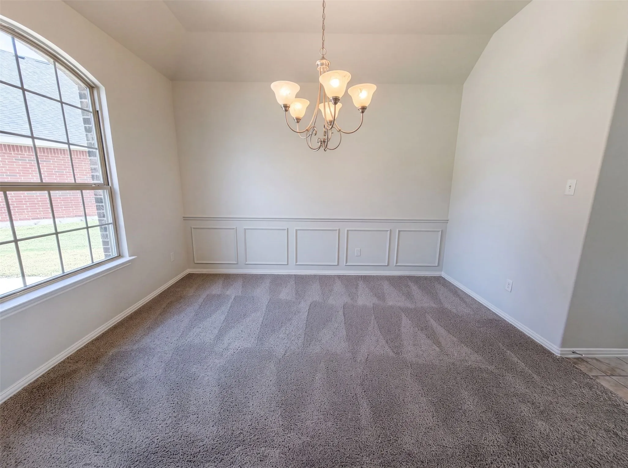 Single Family Residence For Sale in Ellis County , 204 Janice Court, Glenn Heights, Texas 75154, 4 Bedroom, 3 Bathroom, 2 Garage spaces, 2,433 Sqft, built in 2016, mls#21346243, Real Estate Agent in Glenn Heights, Homes For Sale in Ellis county, Homes For Sale in Glenn Heights, Realtor in Glenn Heights Texas, Real Estate Brokerage Independent Realty Texas, Luminita Cordes Realtor
