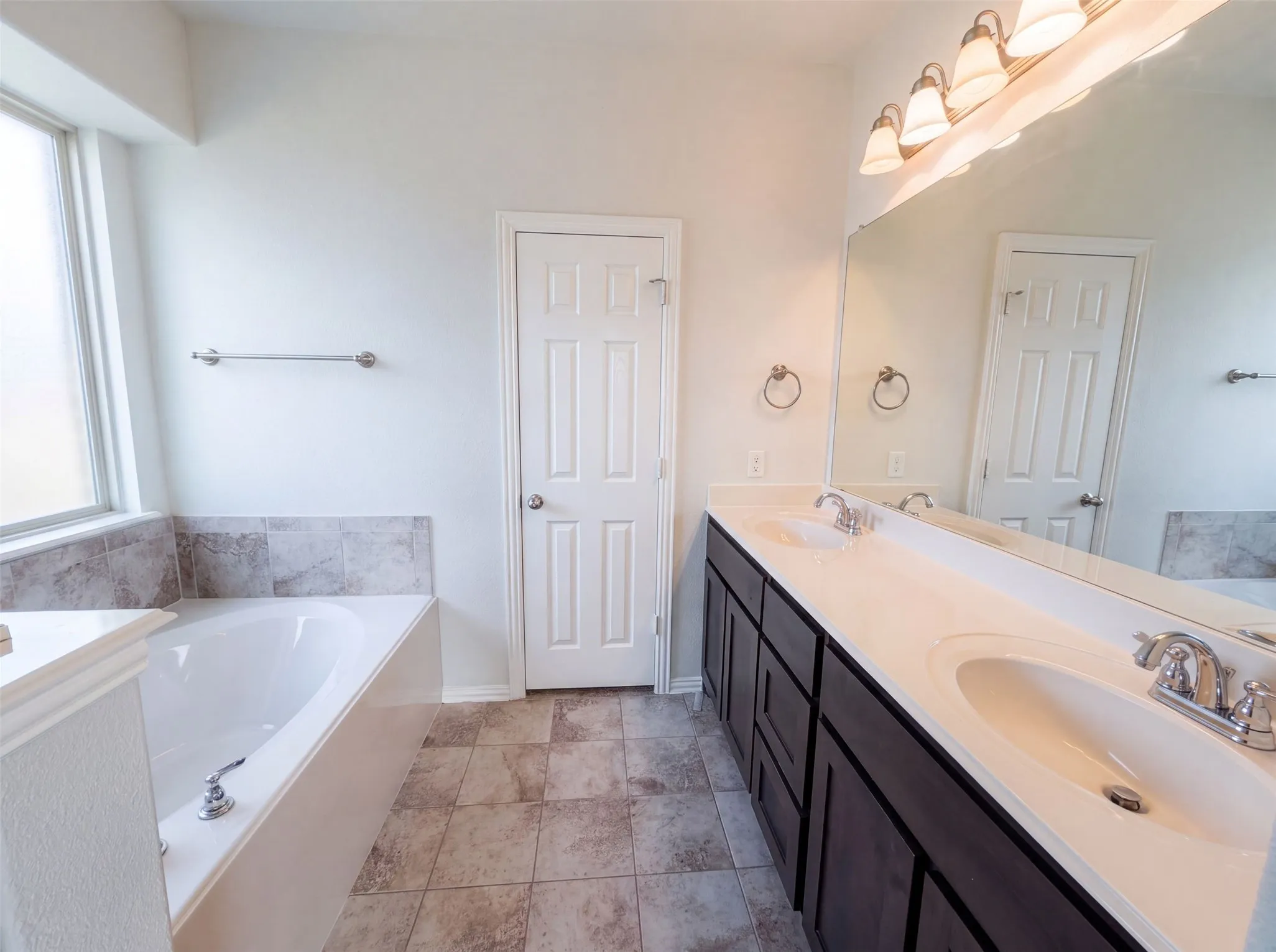 Single Family Residence For Sale in Ellis County , 204 Janice Court, Glenn Heights, Texas 75154, 4 Bedroom, 3 Bathroom, 2 Garage spaces, 2,433 Sqft, built in 2016, mls#21346243, Real Estate Agent in Glenn Heights, Homes For Sale in Ellis county, Homes For Sale in Glenn Heights, Realtor in Glenn Heights Texas, Real Estate Brokerage Independent Realty Texas, Luminita Cordes Realtor