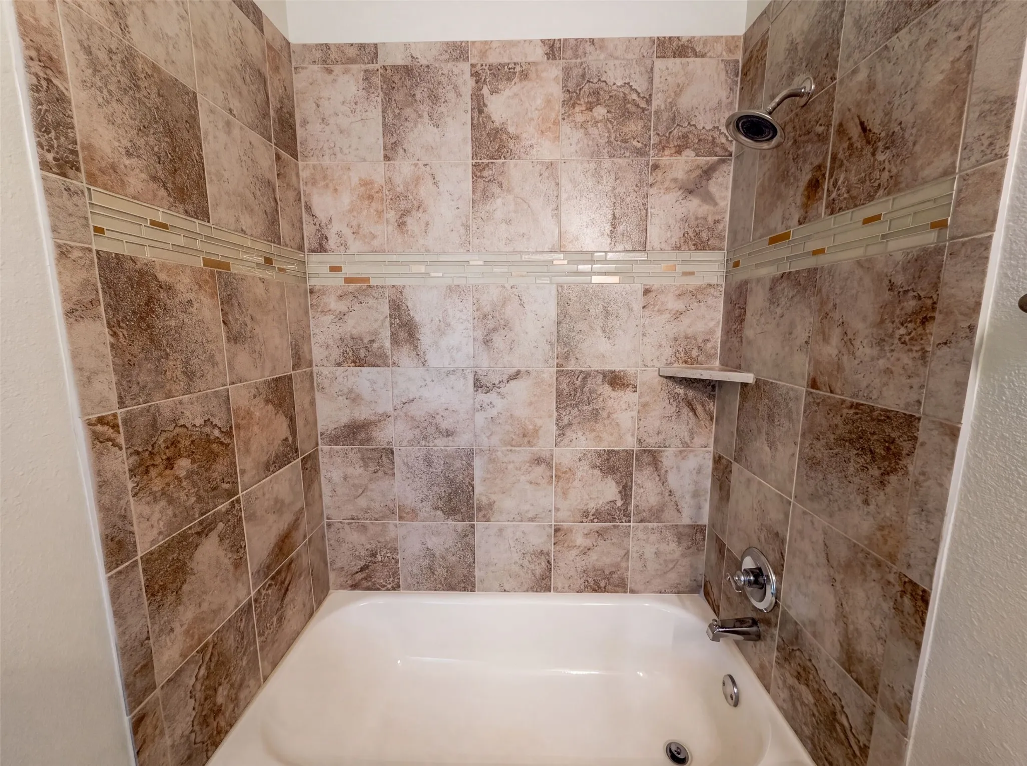 Single Family Residence For Sale in Ellis County , 204 Janice Court, Glenn Heights, Texas 75154, 4 Bedroom, 3 Bathroom, 2 Garage spaces, 2,433 Sqft, built in 2016, mls#21346243, Real Estate Agent in Glenn Heights, Homes For Sale in Ellis county, Homes For Sale in Glenn Heights, Realtor in Glenn Heights Texas, Real Estate Brokerage Independent Realty Texas, Luminita Cordes Realtor