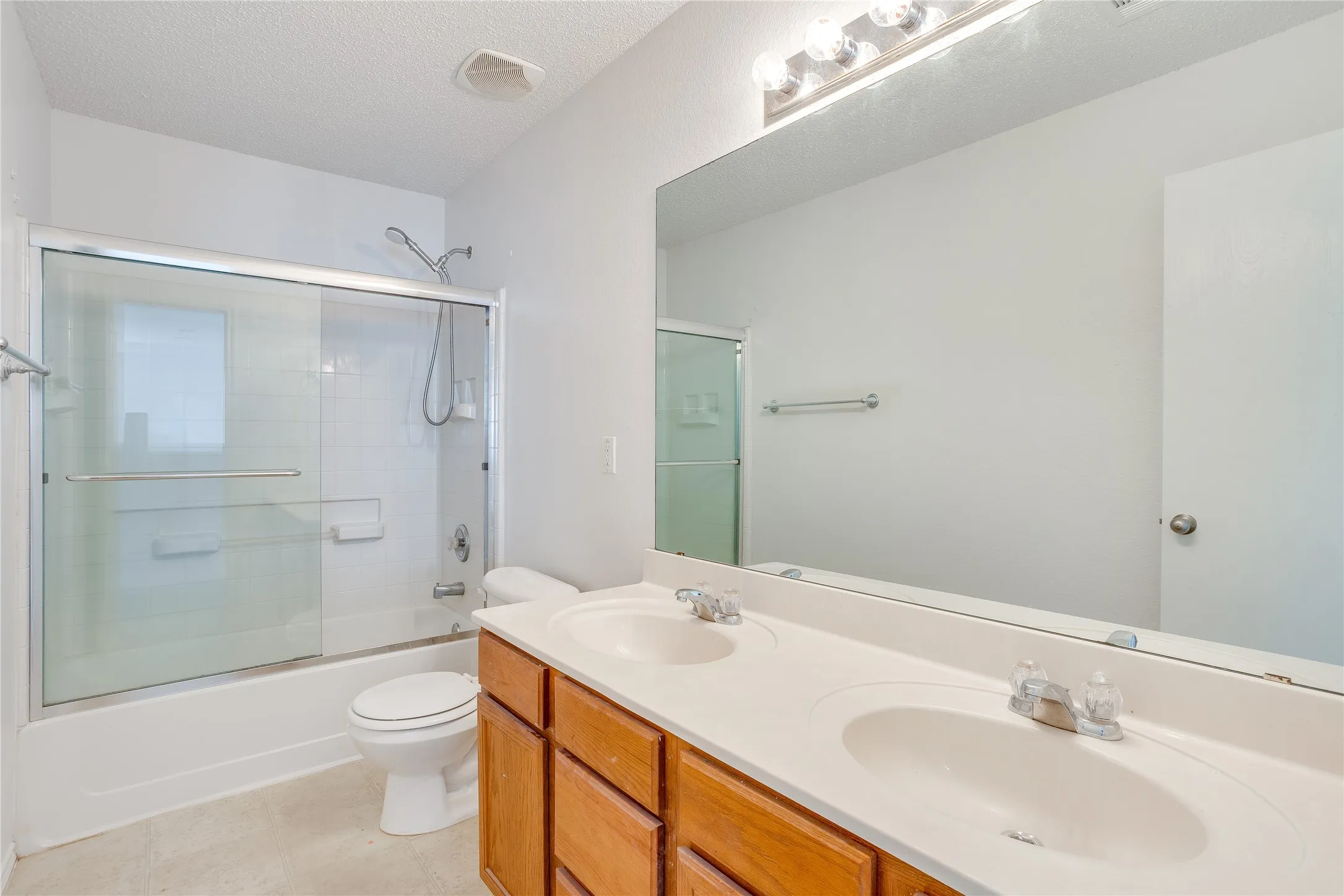 Upstairs hall bathroom features two sinks.