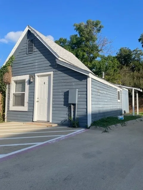 Apartment For Rent in Dallas County , 4522 Gaston Avenue 4, Dallas, Texas 75246, 1 Bedroom, 1 Bathroom, Garage spaces, 600 Sqft, built in 1908, mls#21346249, Real Estate Agent in Dallas, Homes For Rent in Dallas county, Homes For Rent in Dallas, Realtor in Dallas Texas, Real Estate Brokerage Independent Realty Texas, Luminita Cordes Realtor