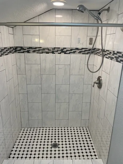 Apartment For Rent in Dallas County , 4522 Gaston Avenue 4, Dallas, Texas 75246, 1 Bedroom, 1 Bathroom, Garage spaces, 600 Sqft, built in 1908, mls#21346249, Real Estate Agent in Dallas, Homes For Rent in Dallas county, Homes For Rent in Dallas, Realtor in Dallas Texas, Real Estate Brokerage Independent Realty Texas, Luminita Cordes Realtor