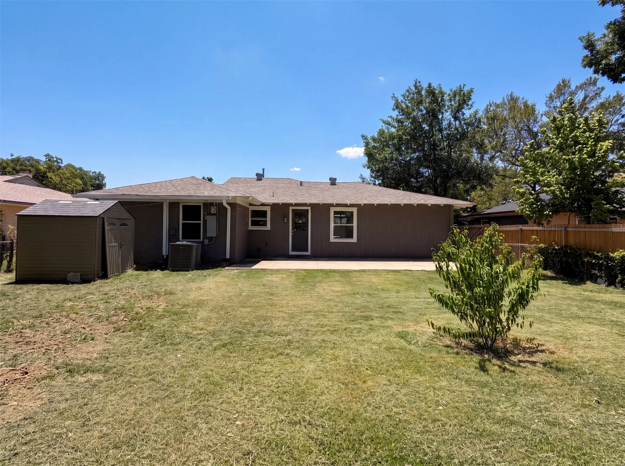 Single Family Residence For Sale in Dallas County , 2415 Barnes Bridge Road, Dallas, Texas 75228, 3 Bedroom, 2 Bathroom, Garage spaces, 1,808 Sqft, built in 1953, mls#21346250, Real Estate Agent in Dallas, Homes For Sale in Dallas county, Homes For Sale in Dallas, Realtor in Dallas Texas, Real Estate Brokerage Independent Realty Texas, Luminita Cordes Realtor